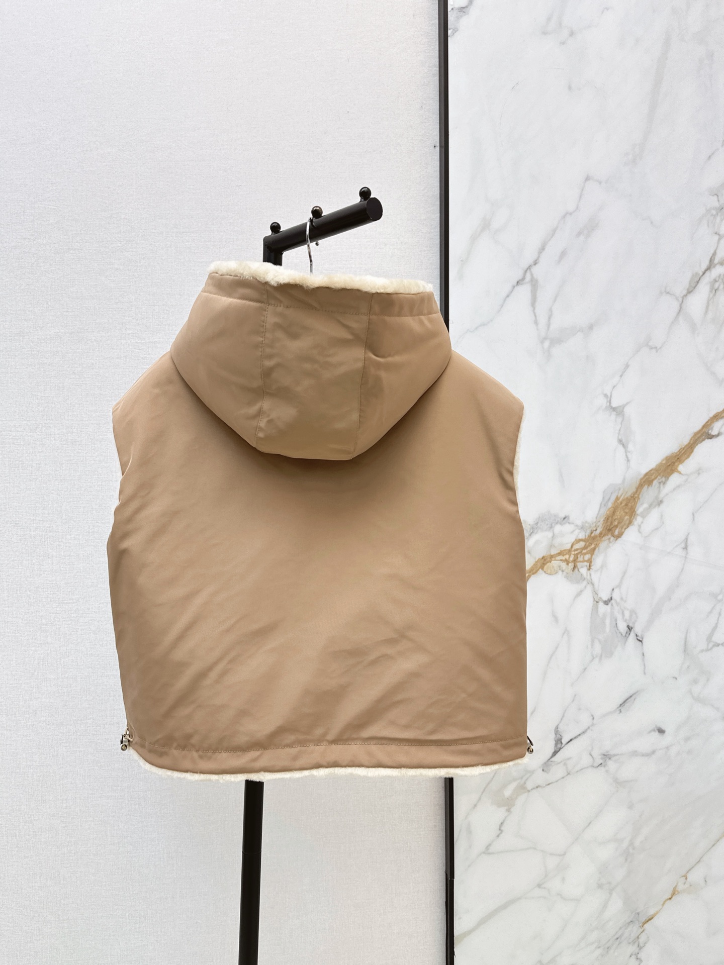 Pra 26fw faux-fur hooded vest jacket