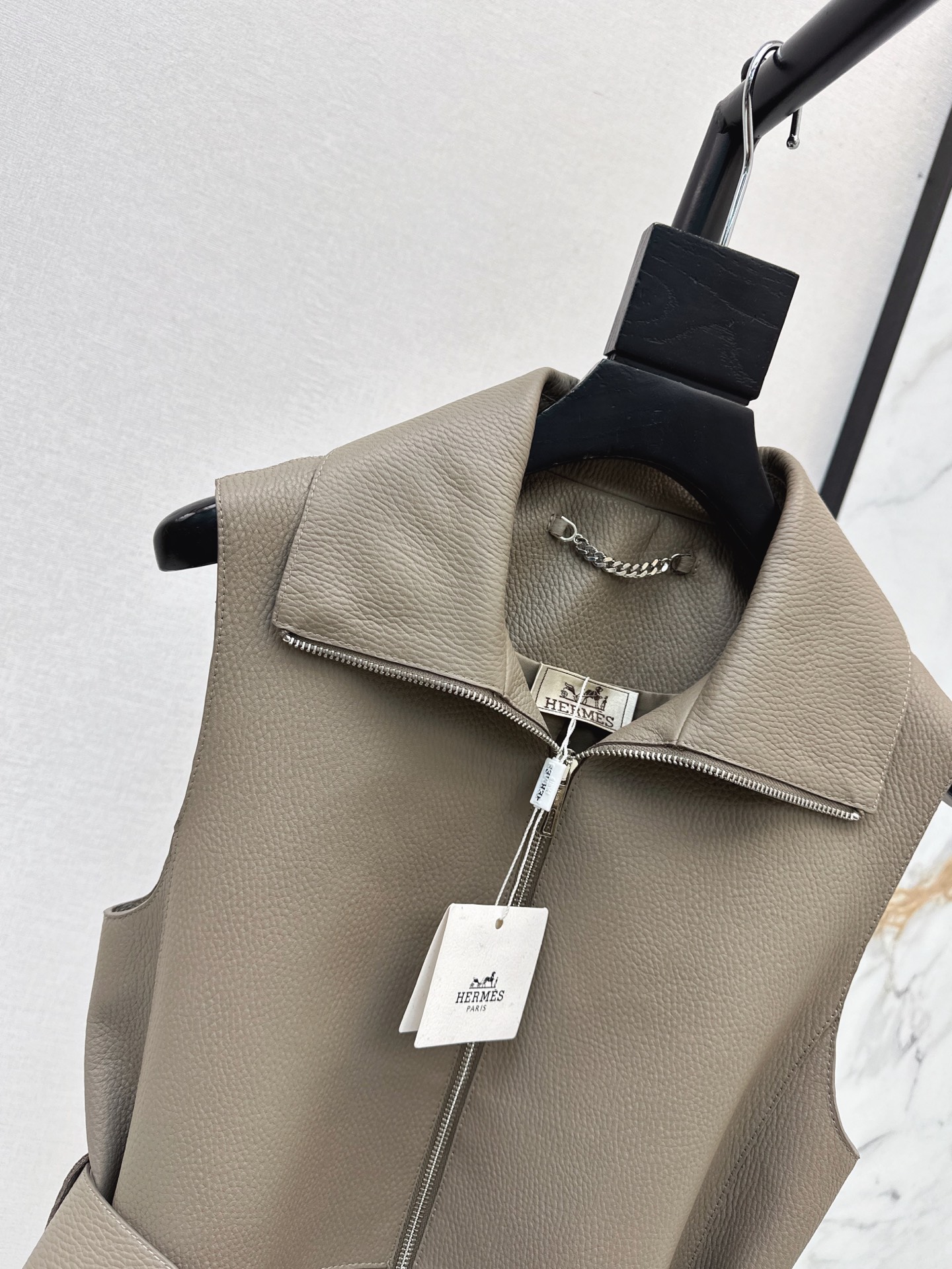 Her 26fw belted leather vest jacket