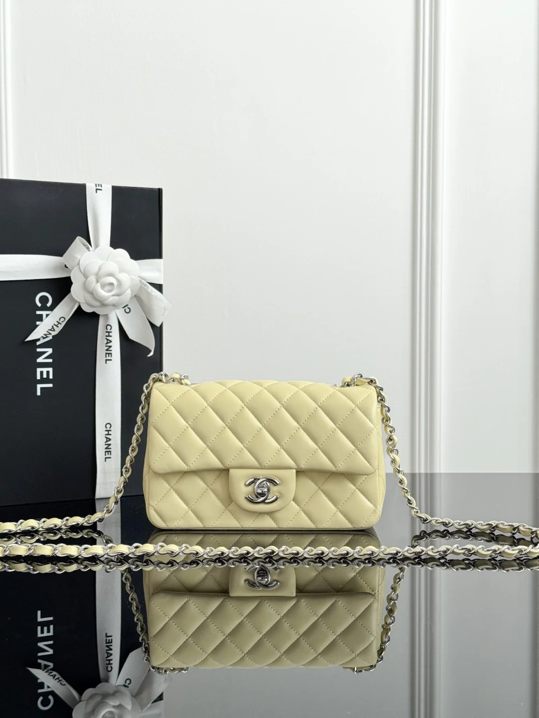 Chan cf20 chain shoulder bag