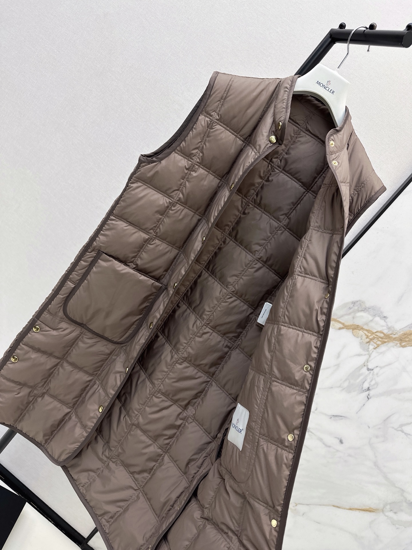 Monc 26fw long down vest