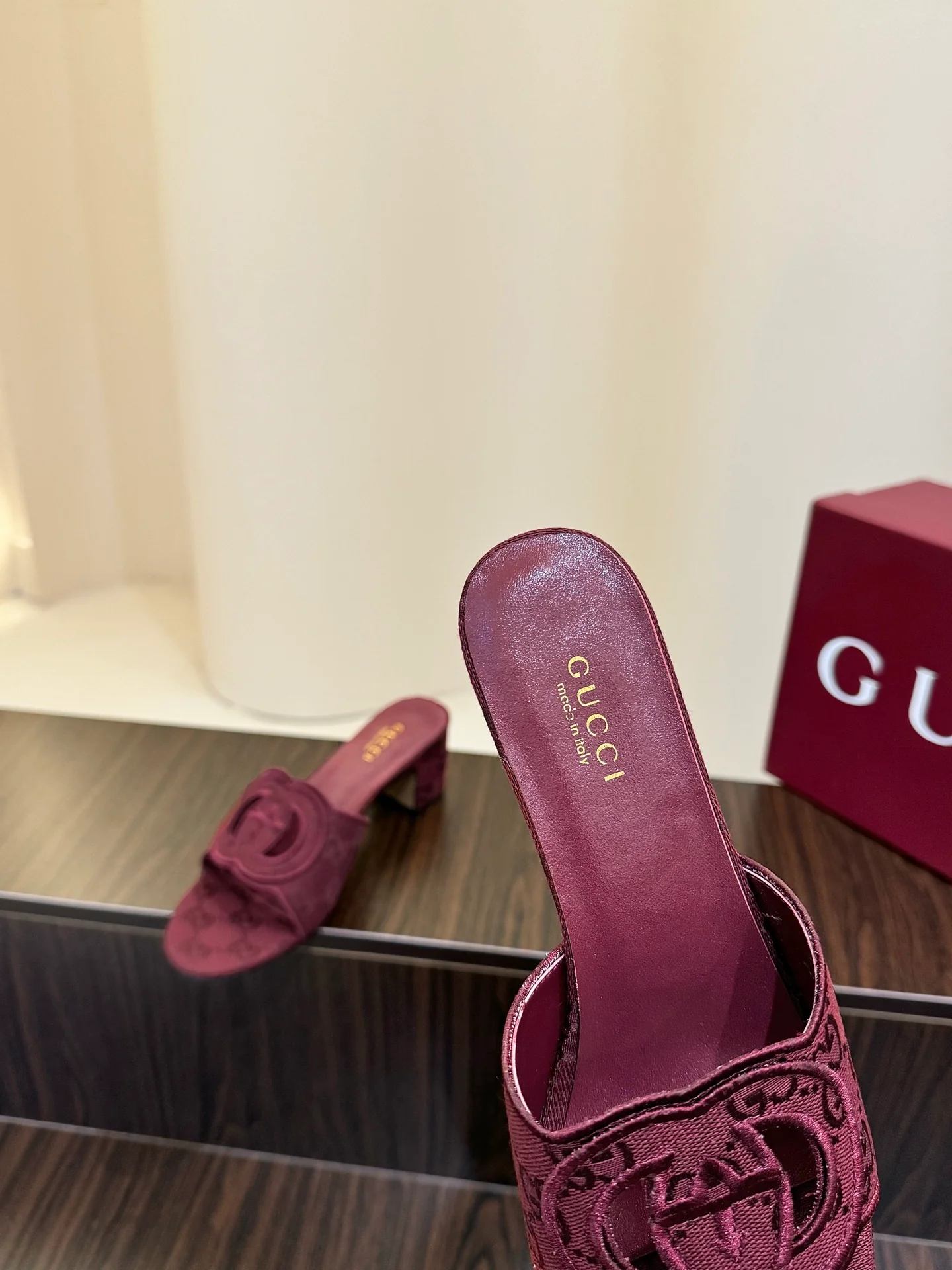 Gucc 25fw slide sandals