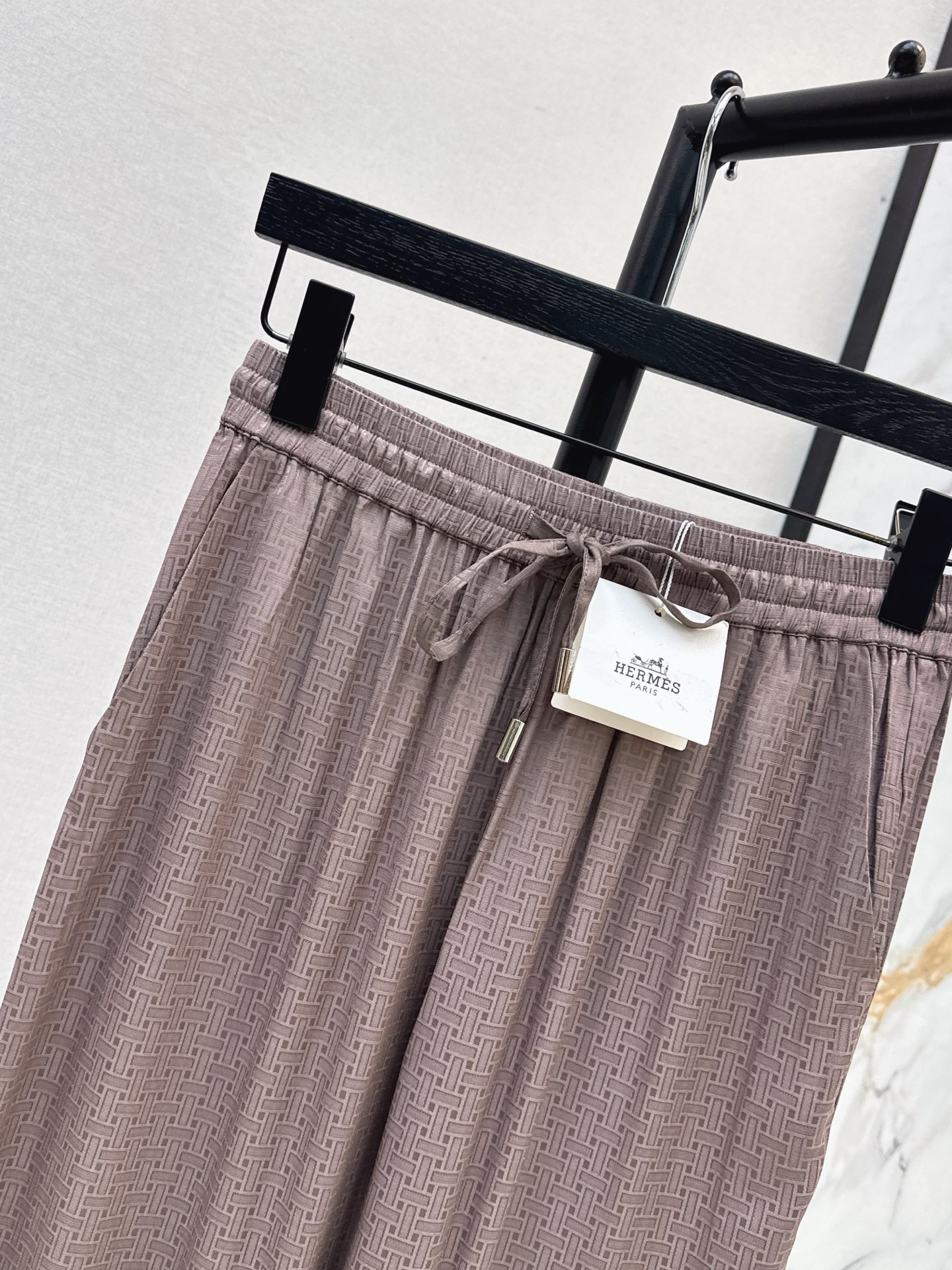 Her 26fw straight-leg pants