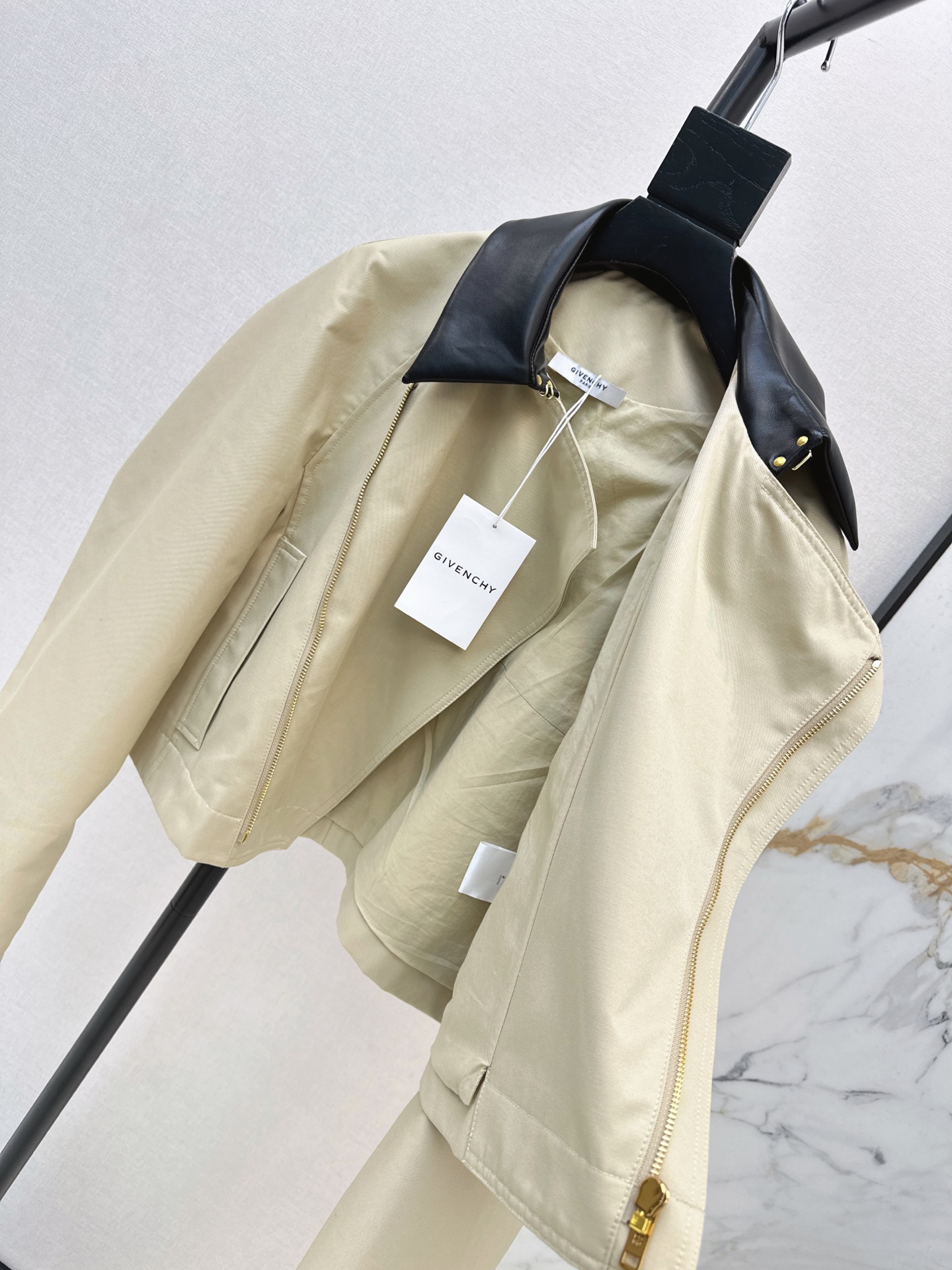 Giv 26fw contrast leather-collar cropped jacket
