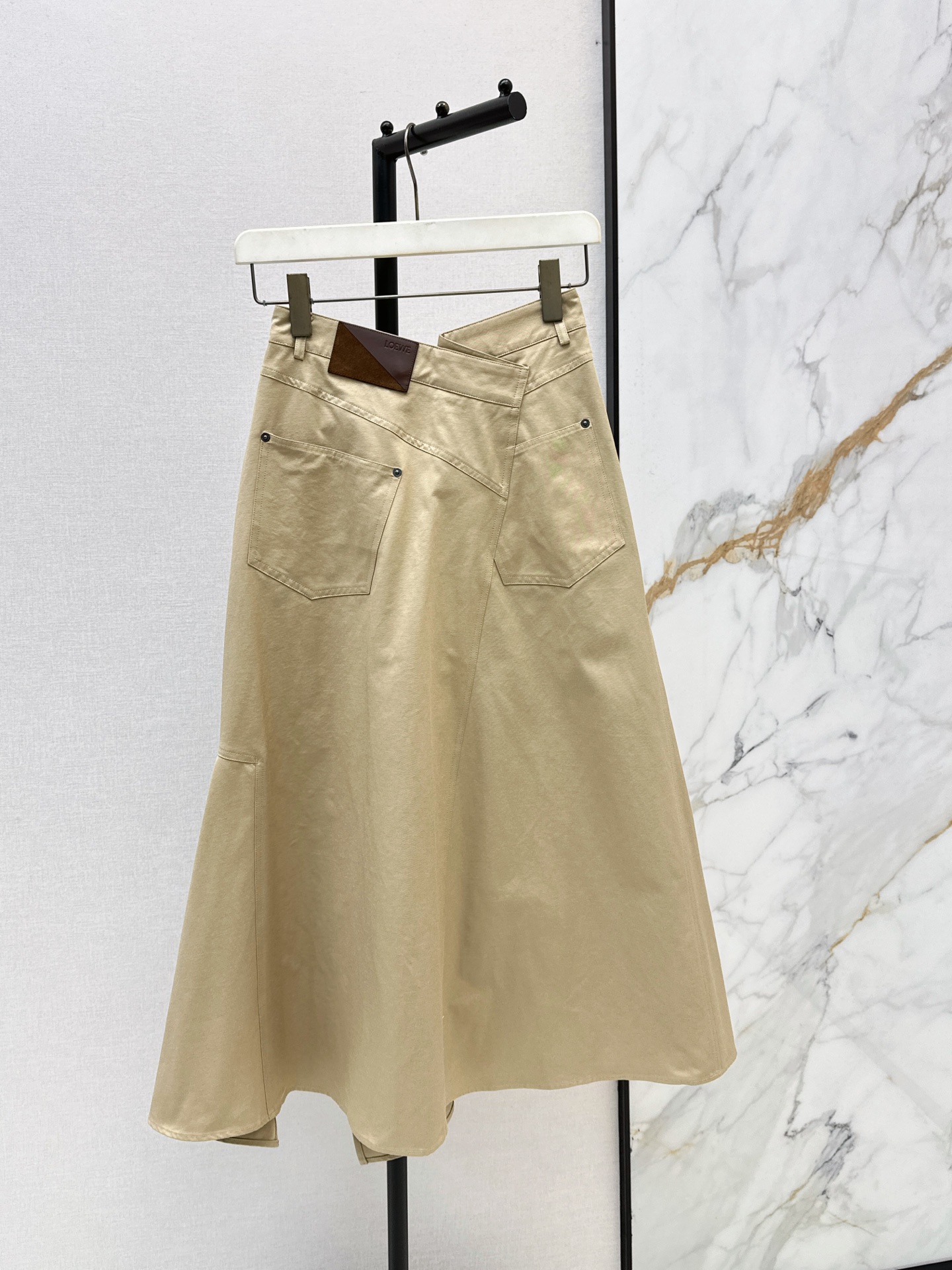 Loe 26fw asymmetric layered skirt