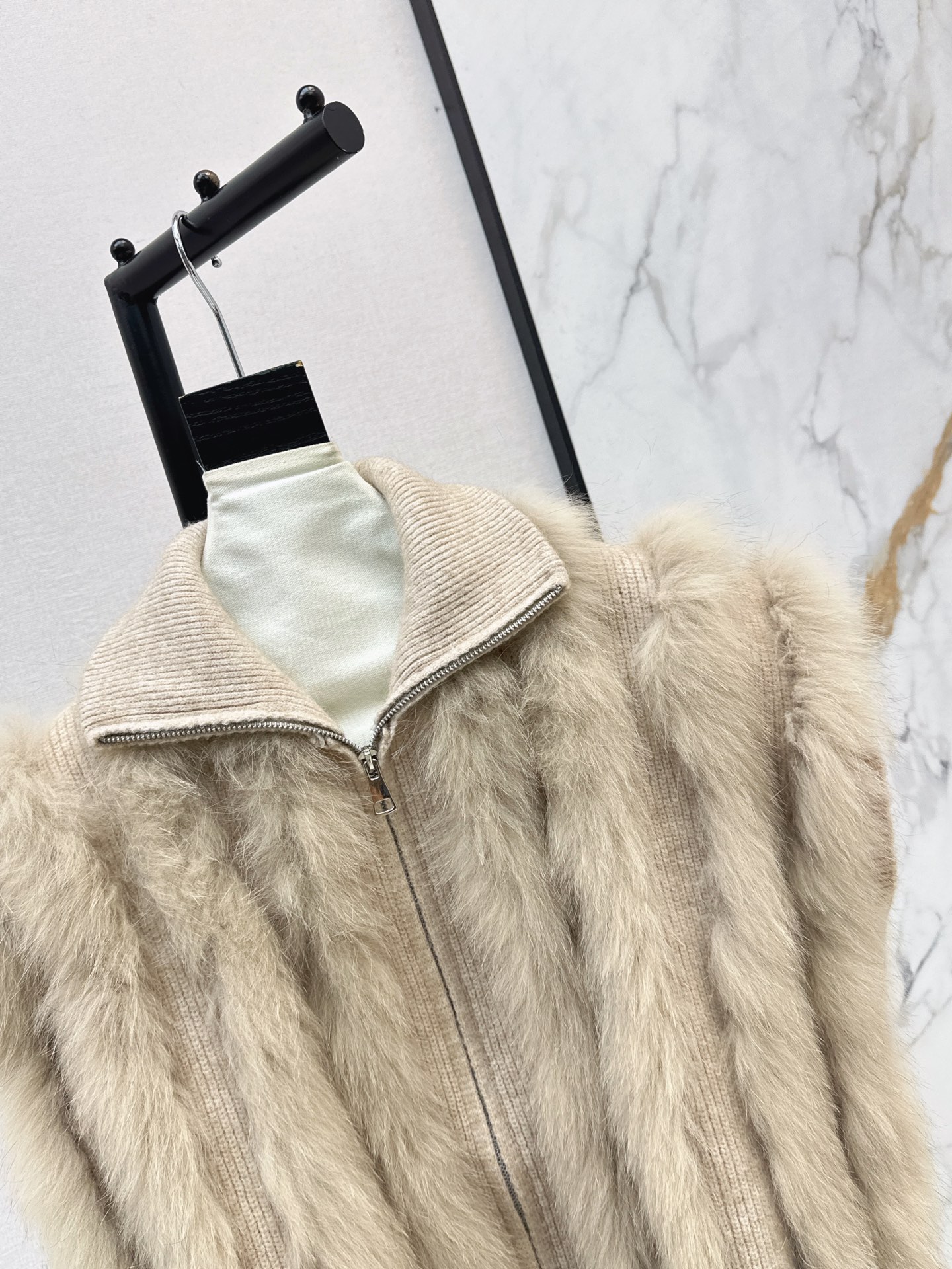 Fen 26fw fur-trim knit vest