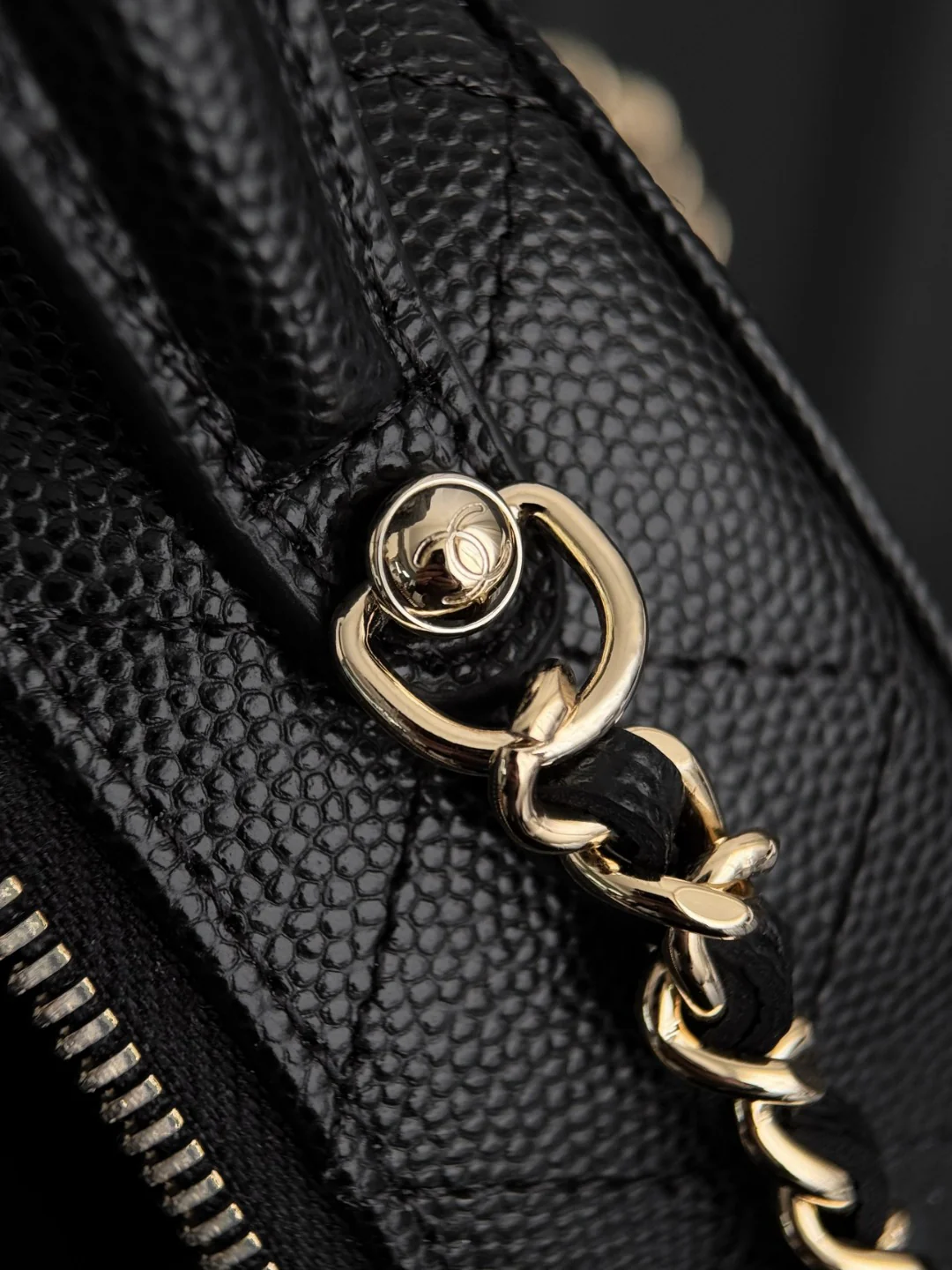 Chan 25C shell bag with chain