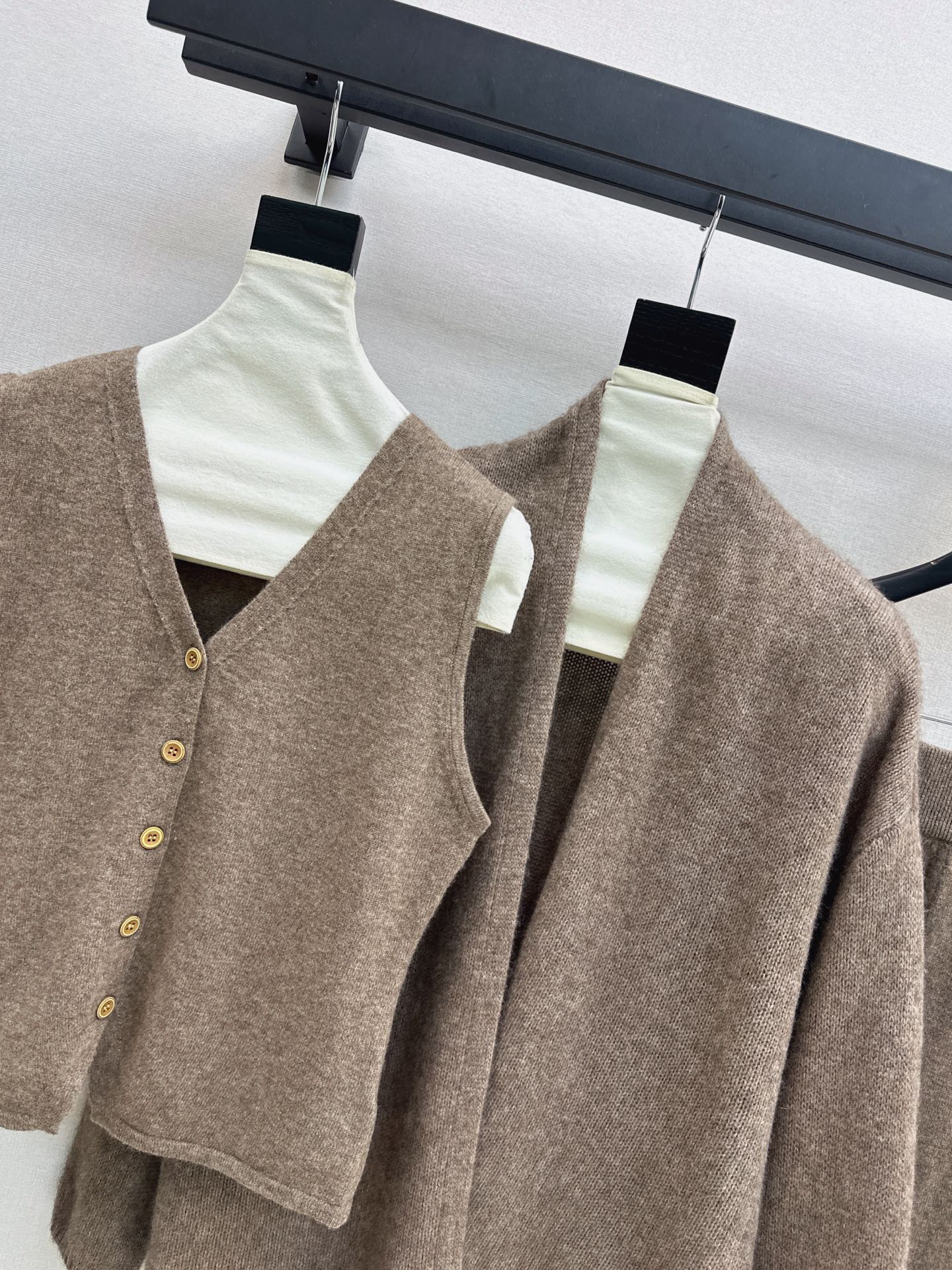 Her 26fw knit cardigan vest pleated skirt sets