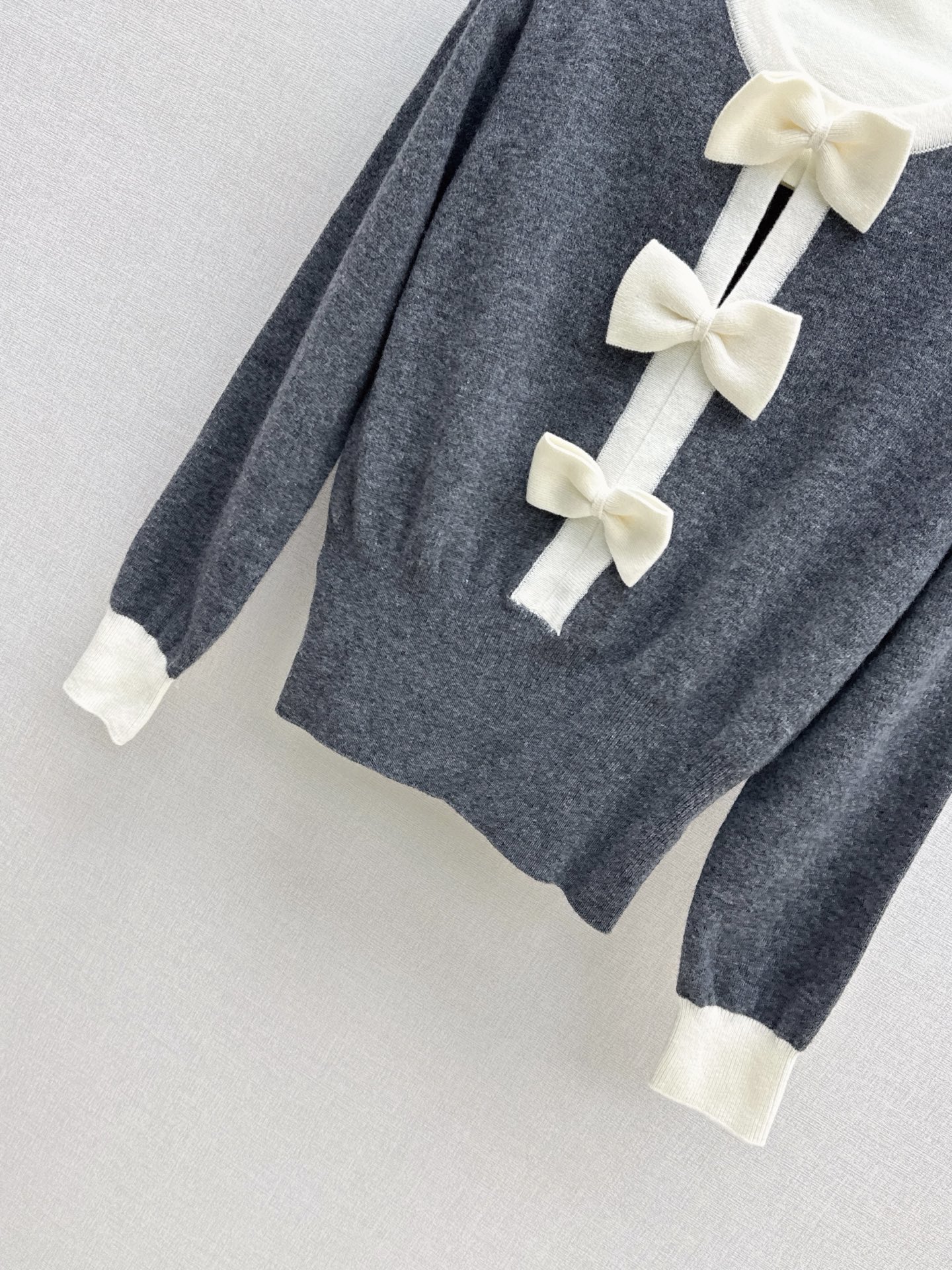 Chan 26fw 3d bow sweater