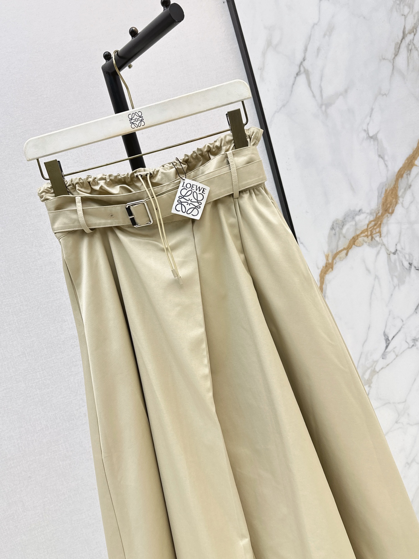 Loe 26ss belted pleated skirt
