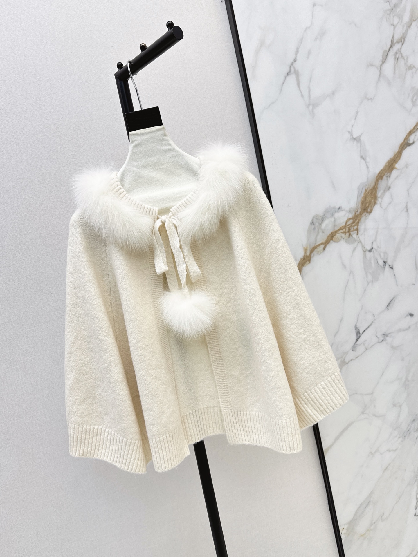 Fen 26fw fur-trim knit cape jacket