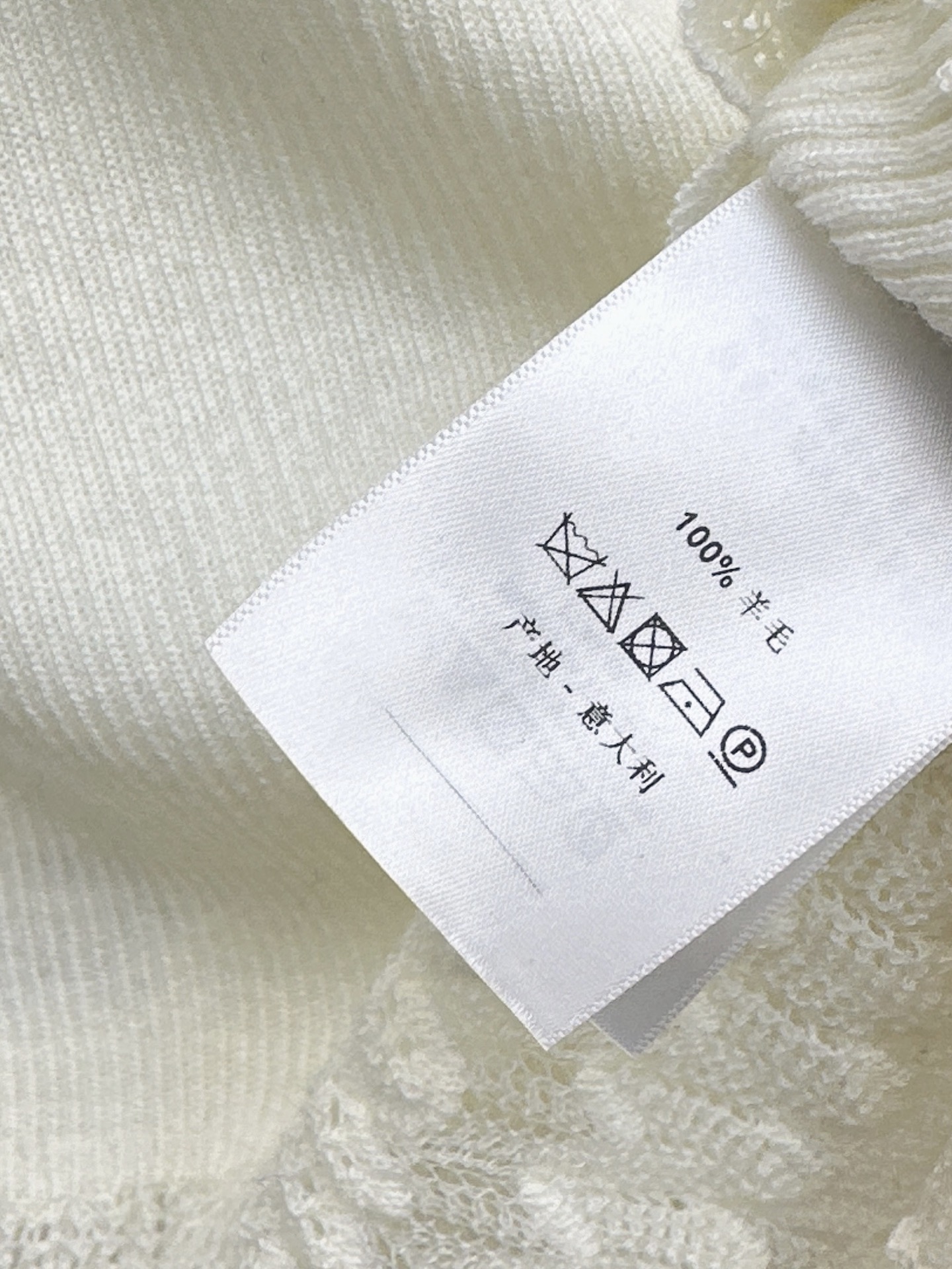 ES 26fw ruffle basic tee