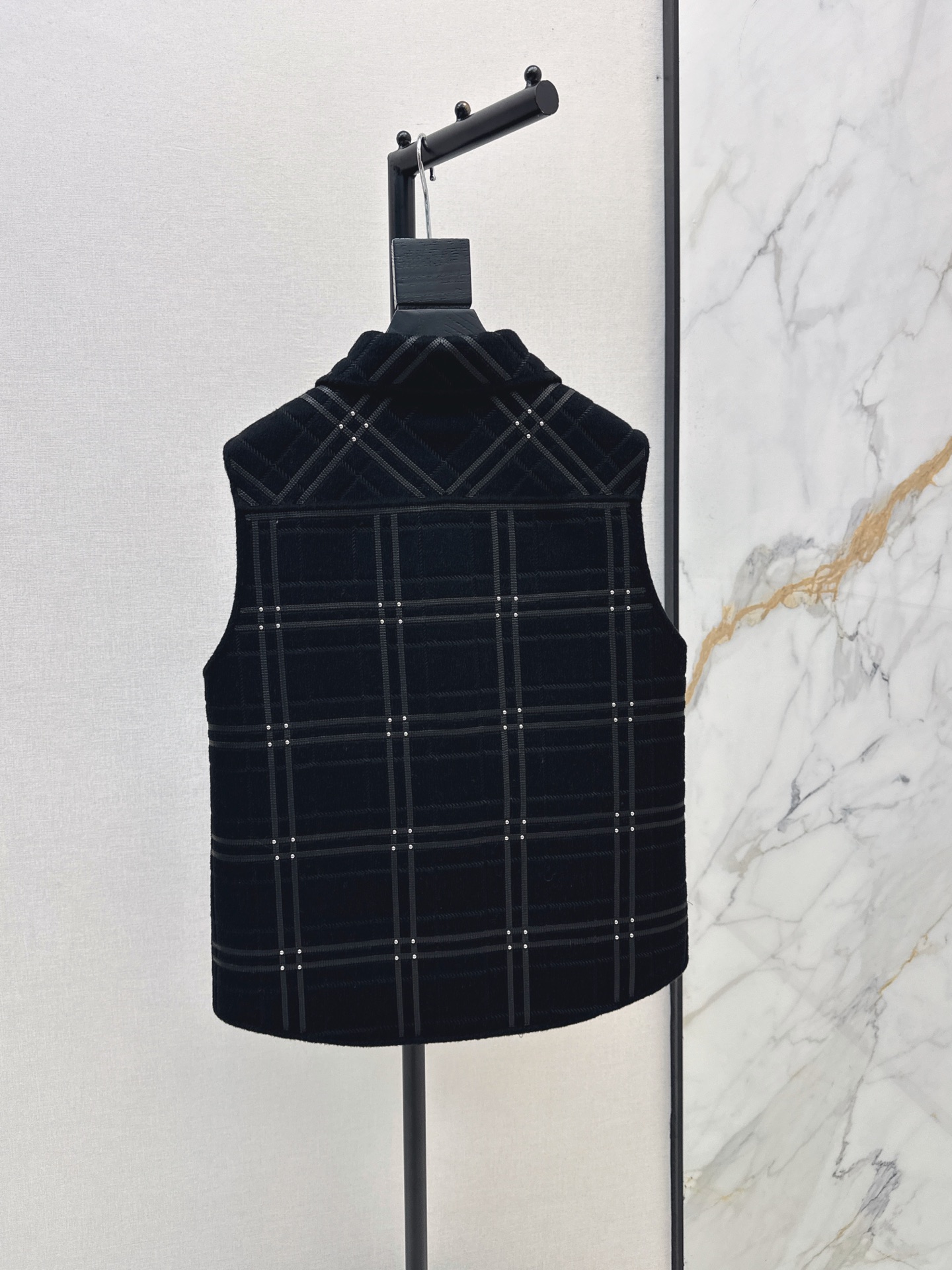 Her 26fw embroidery woole vest
