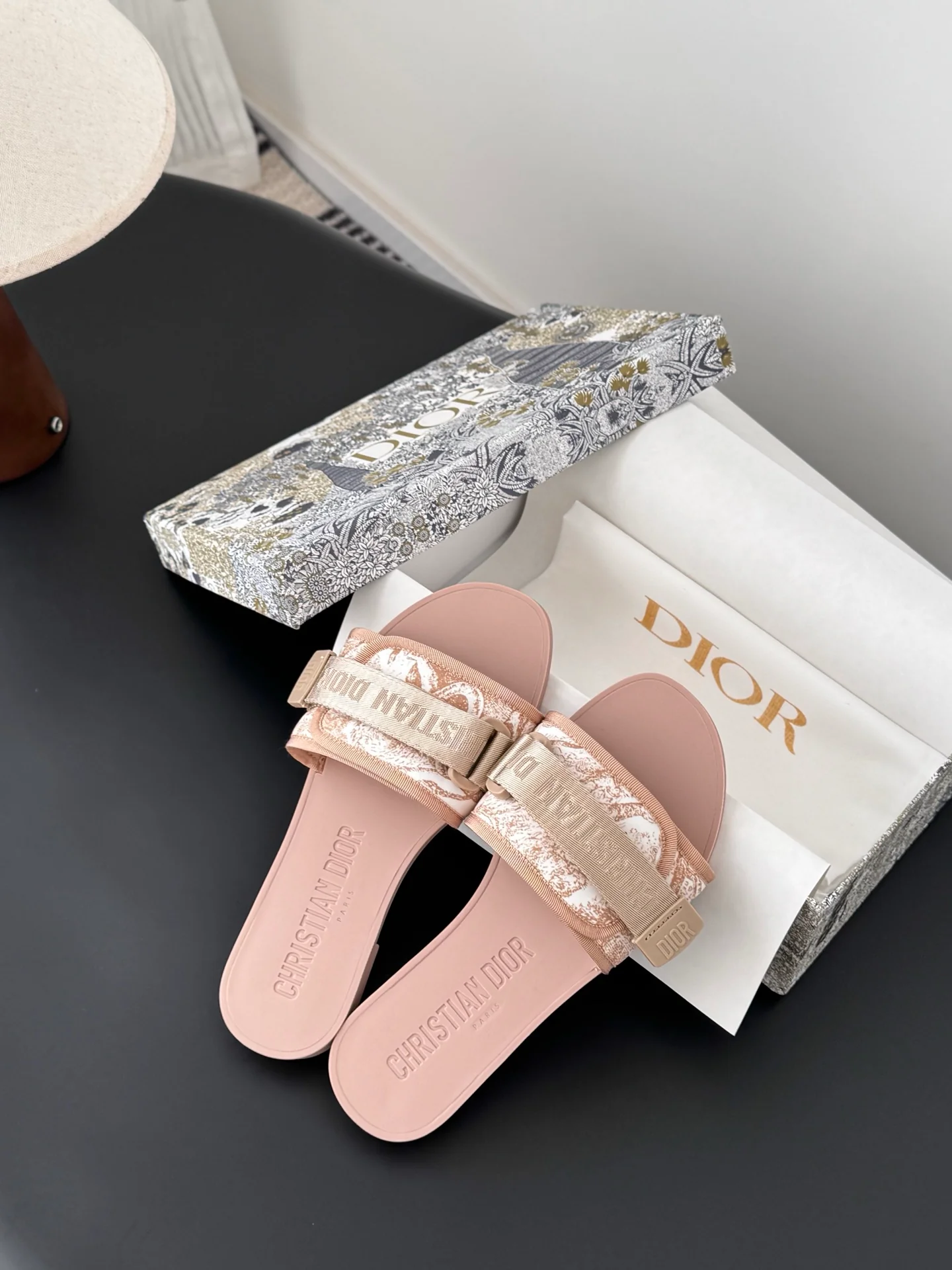 CD 25fw sandals