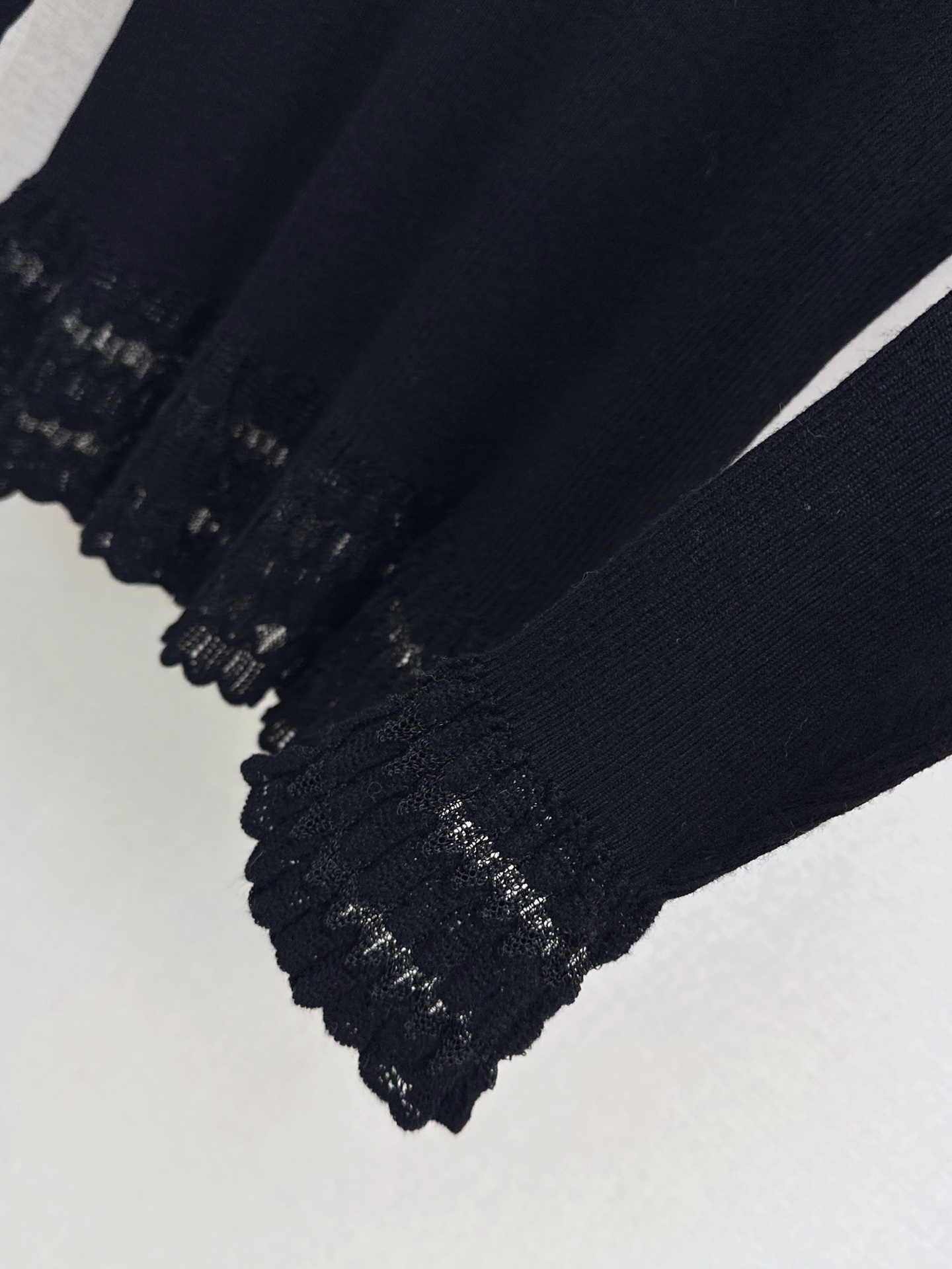 ES 26fw ruffle basic tee