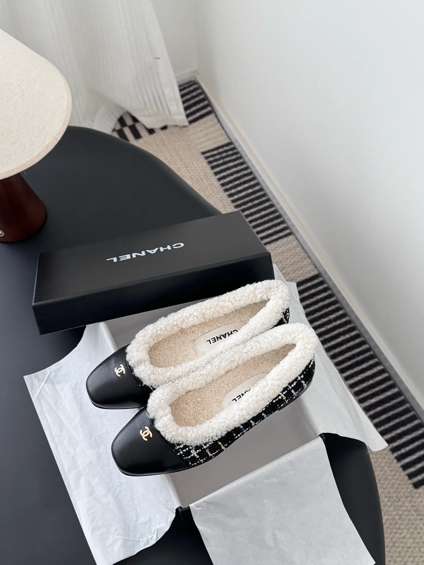 Chan 25fw fleece lined flats