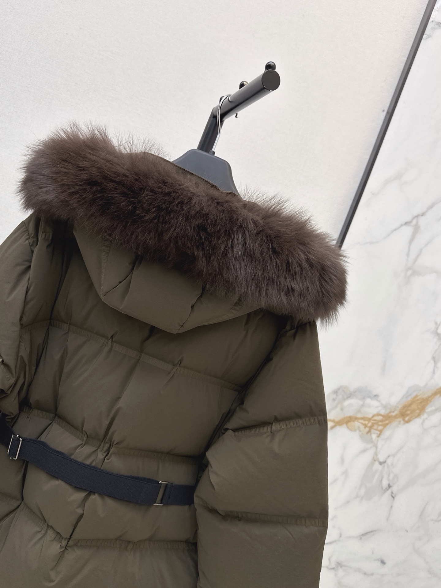 Max 26fw fur-trim hooded belted down jacket