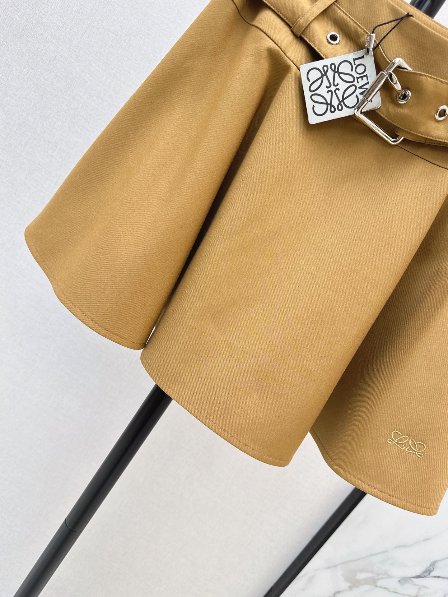 Loe 26fw belted mini skirt