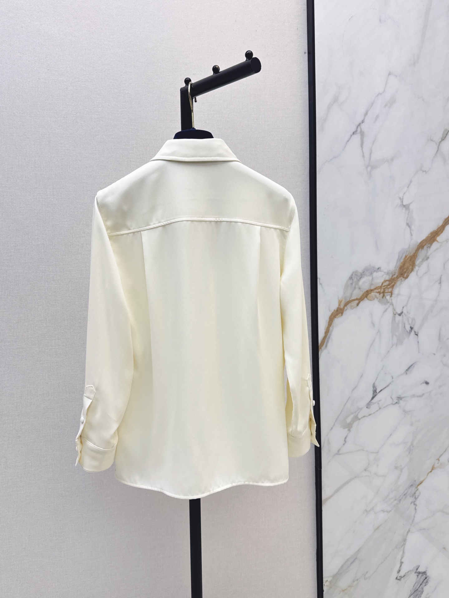 Loui 26fw scraf ribbon shirt