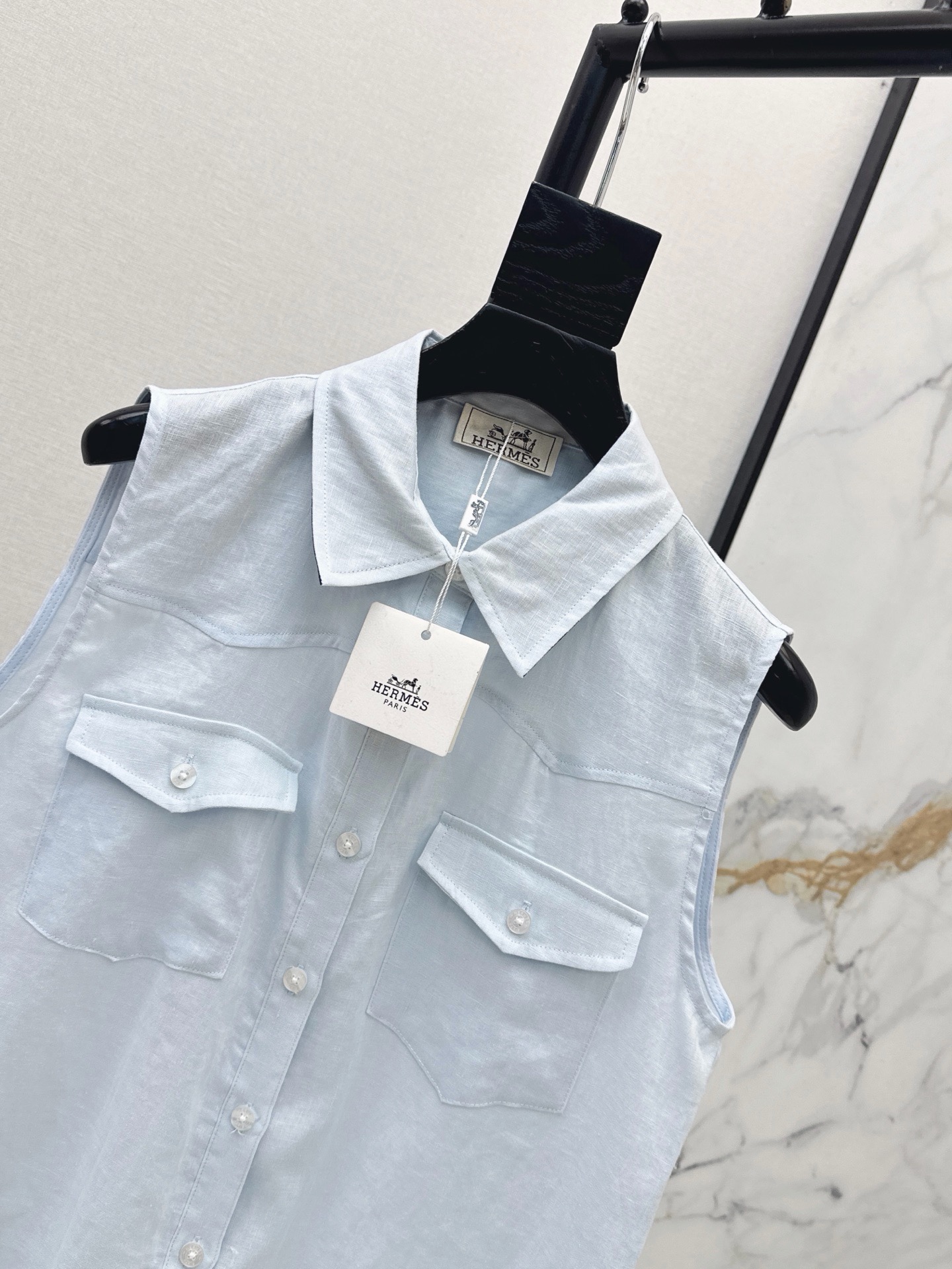 Her 26ss sleeveless linen shirt