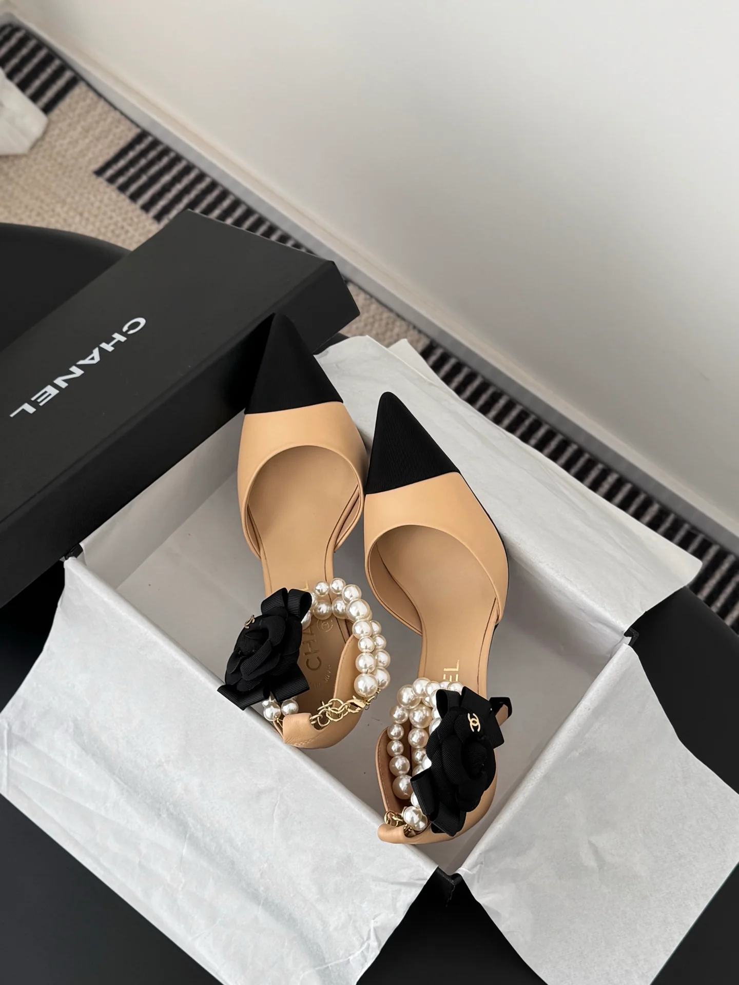 Chan 25fw pearl chain stilettos pumps