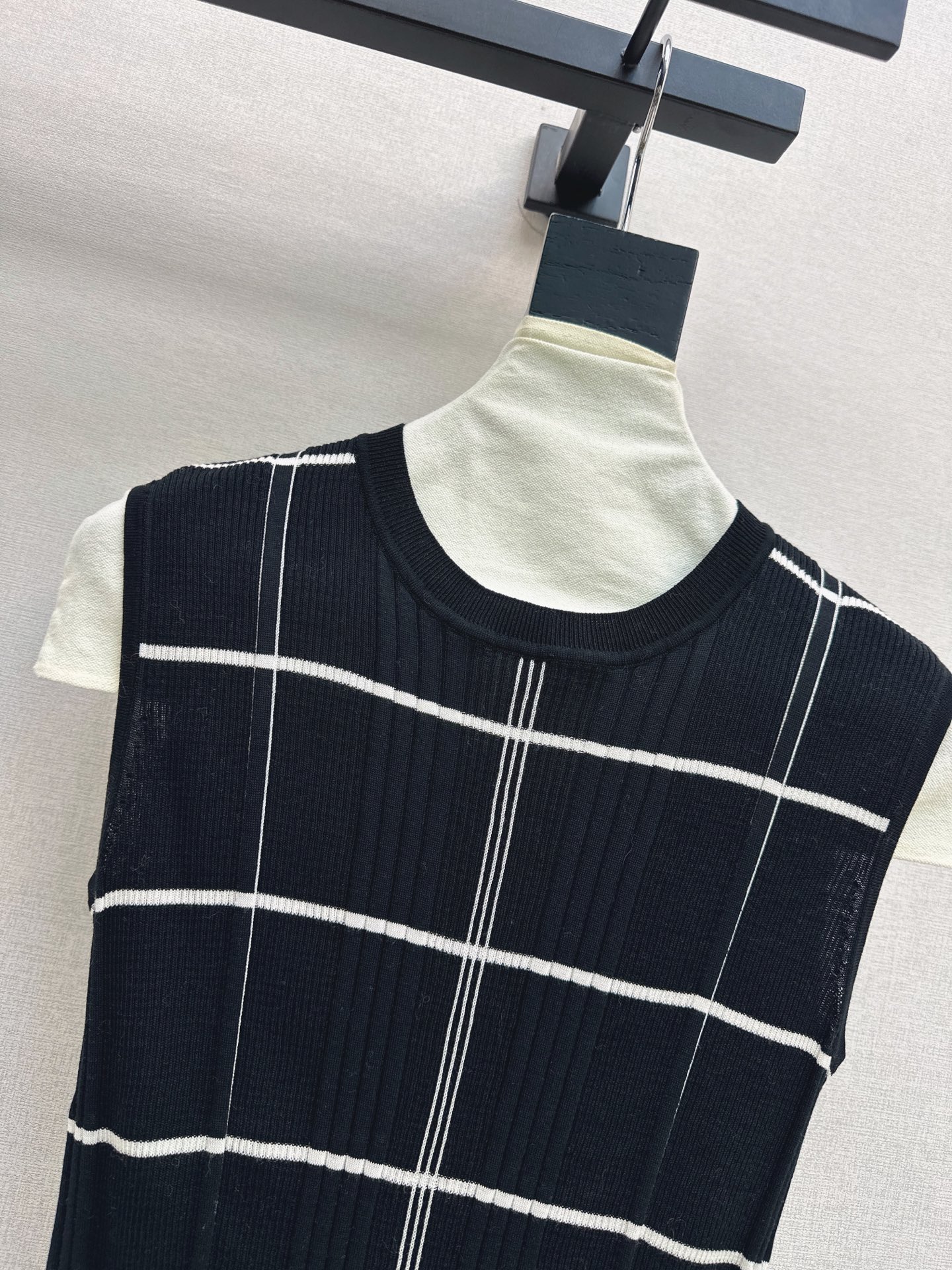 Max 26fw check knit vest