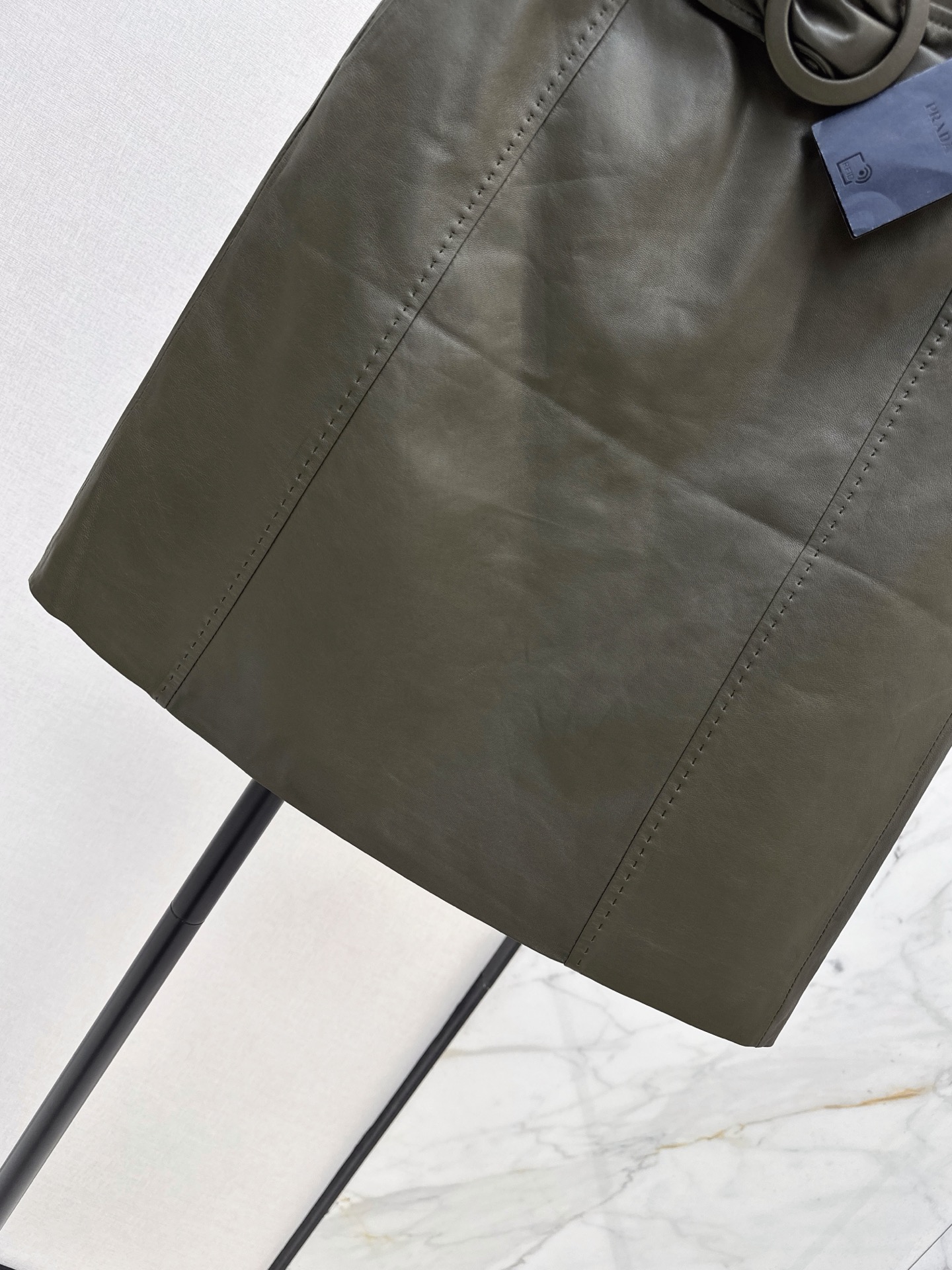 Pra 26fw leather belted skirt