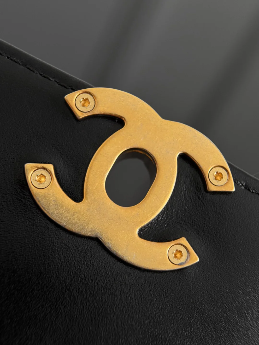 Chan 25S chain shoulder bag