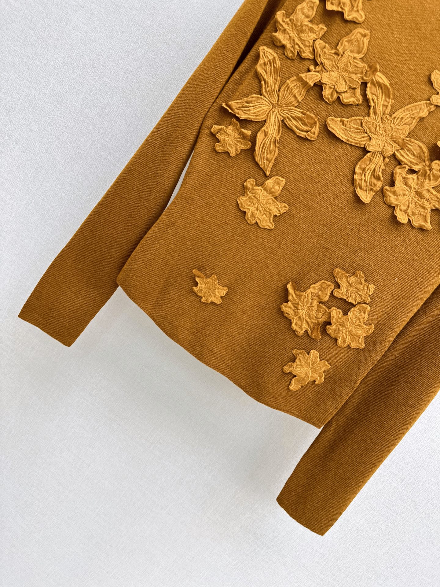 ES 26fw lace embroidery knit sweater