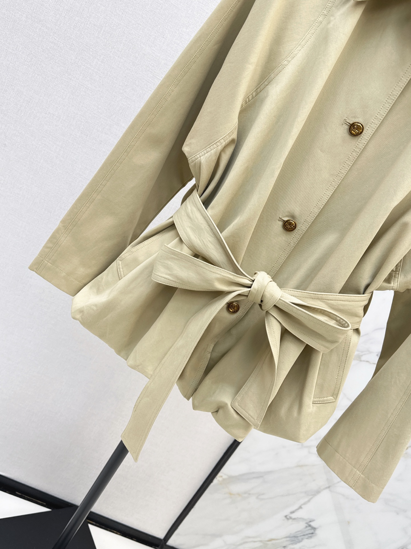 Chol 26fw belted cropped trench coats