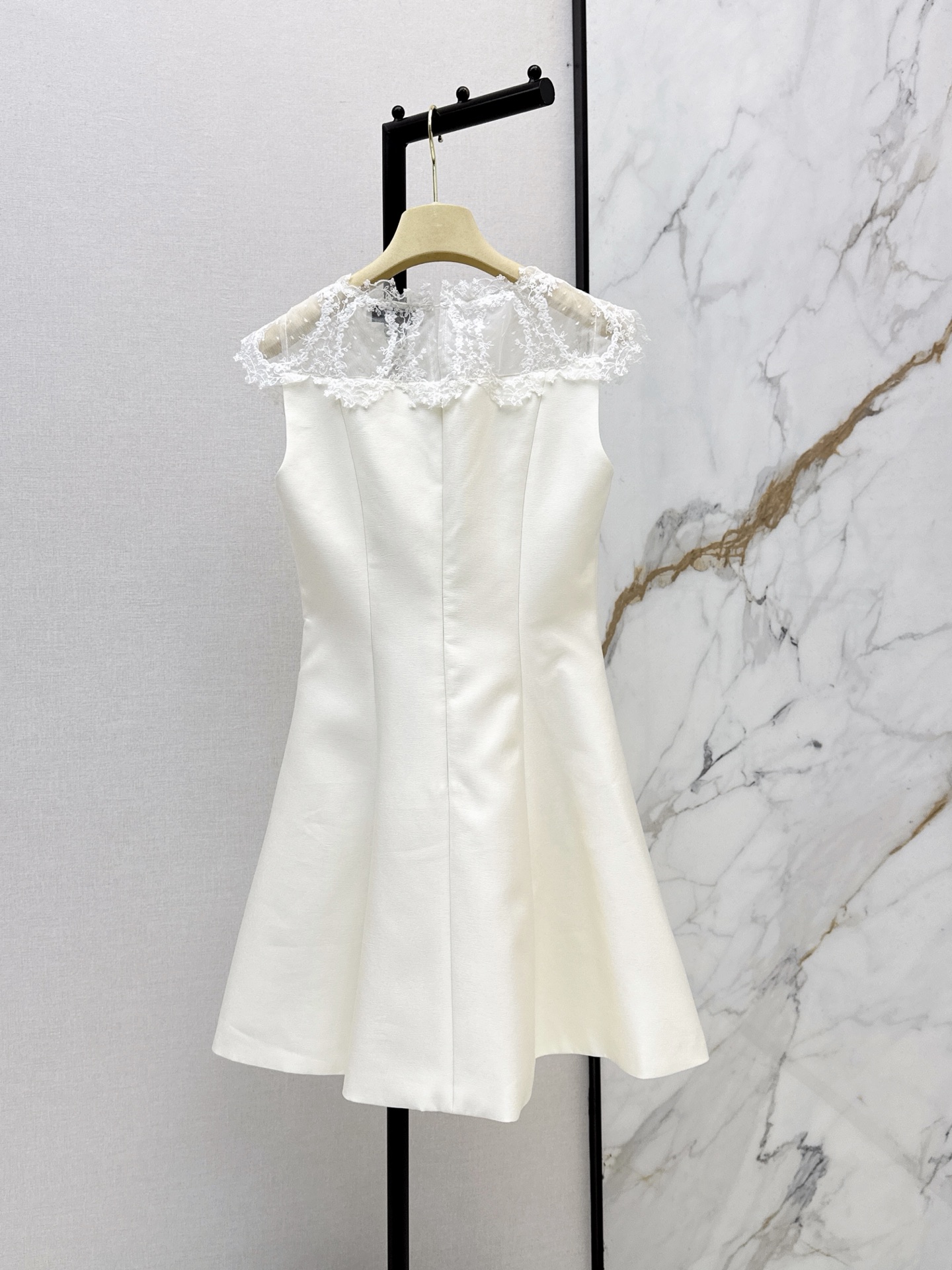Miu 26ss lace contract dress