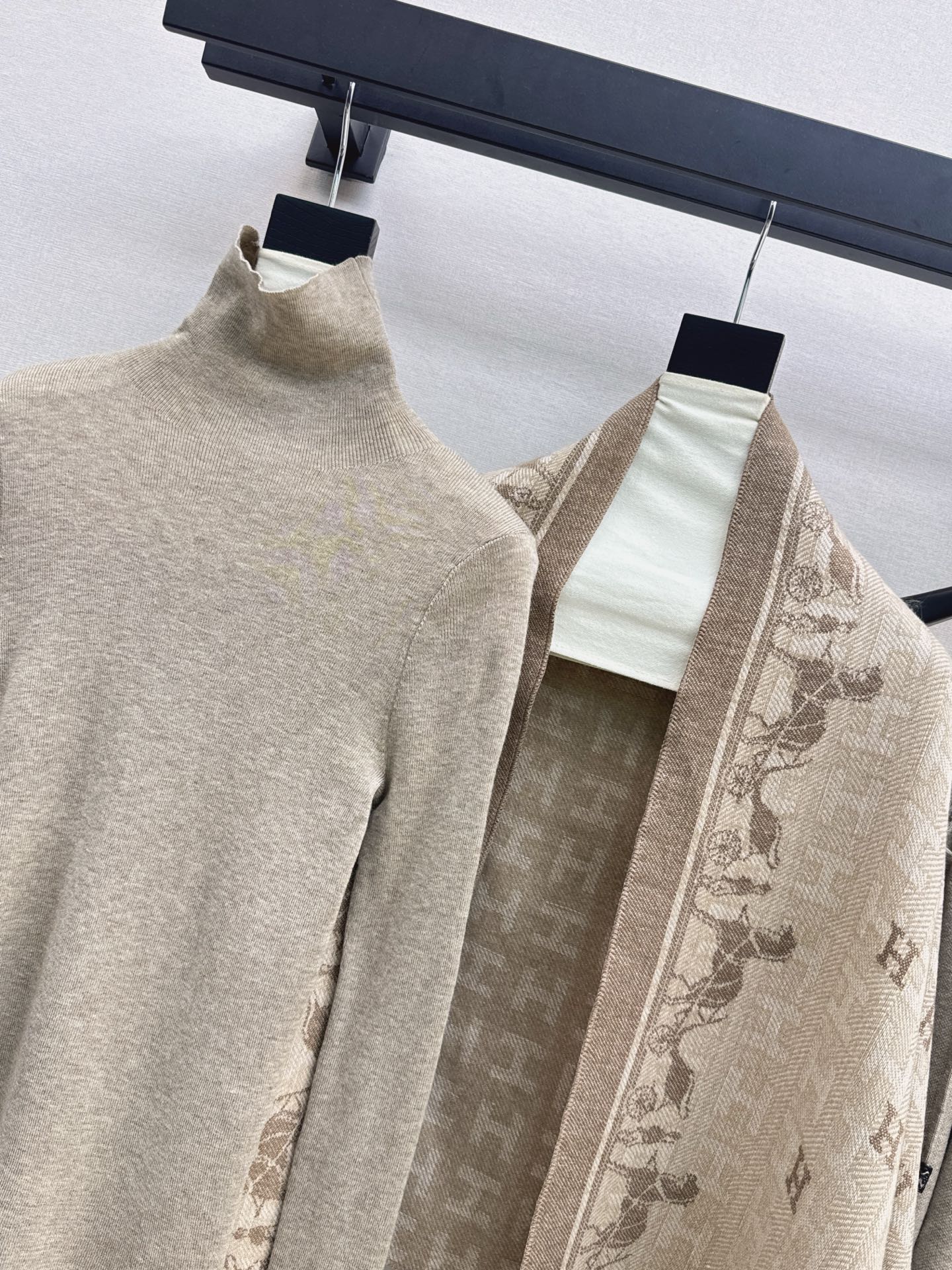 Her 26fw knit shawls basic tee pants sets