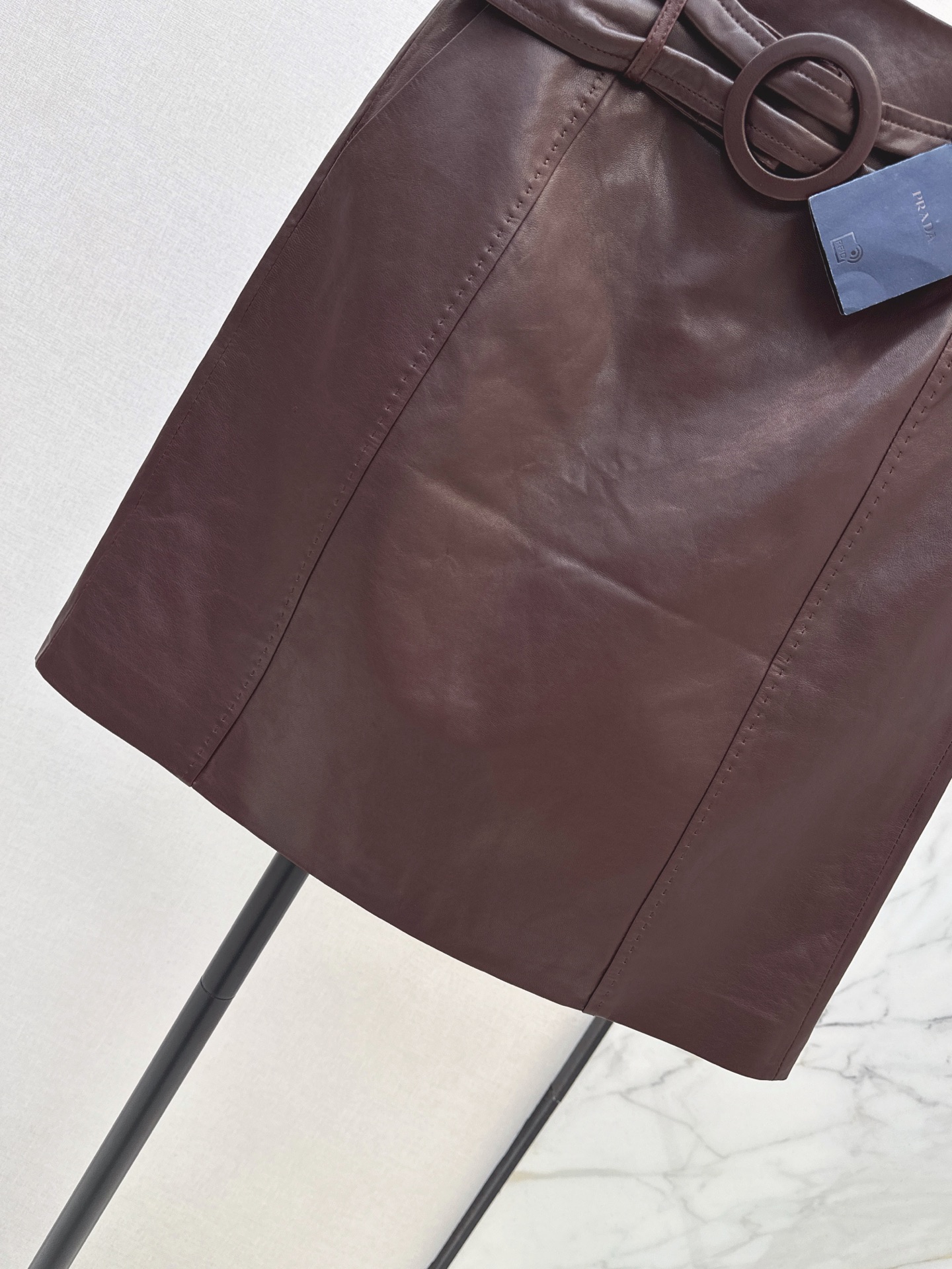 Pra 26fw leather belted skirt
