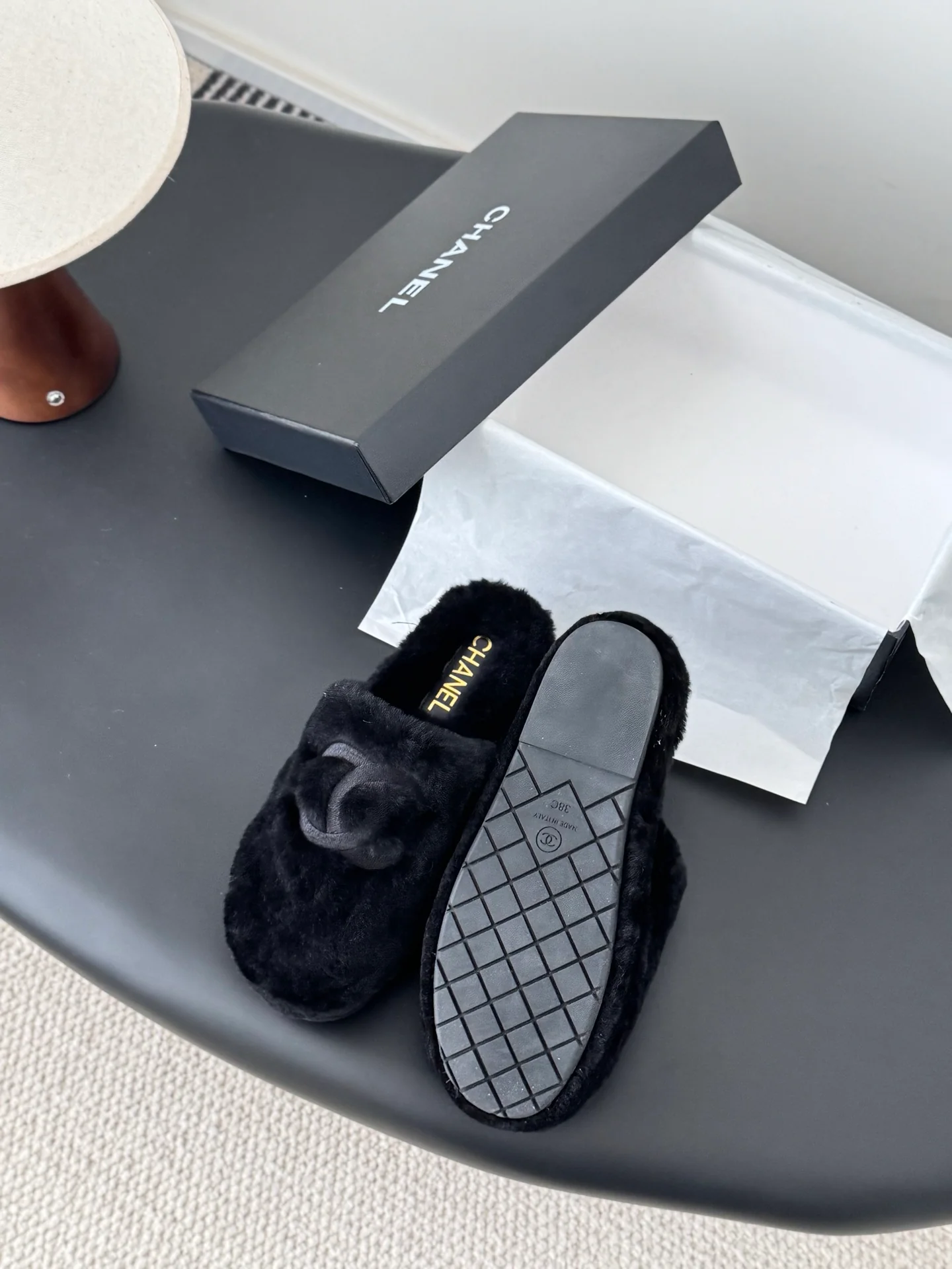 Chan 25fw fluffy slippers