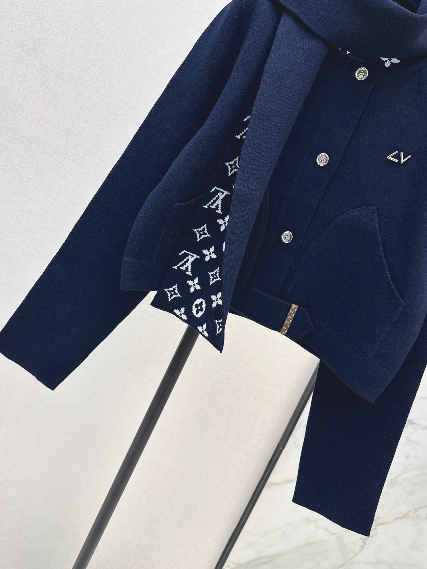 Loui 26fw scraf-collar knit jacket