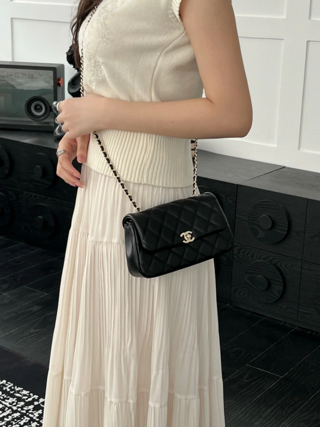 Chan 25S chain shoulder bag