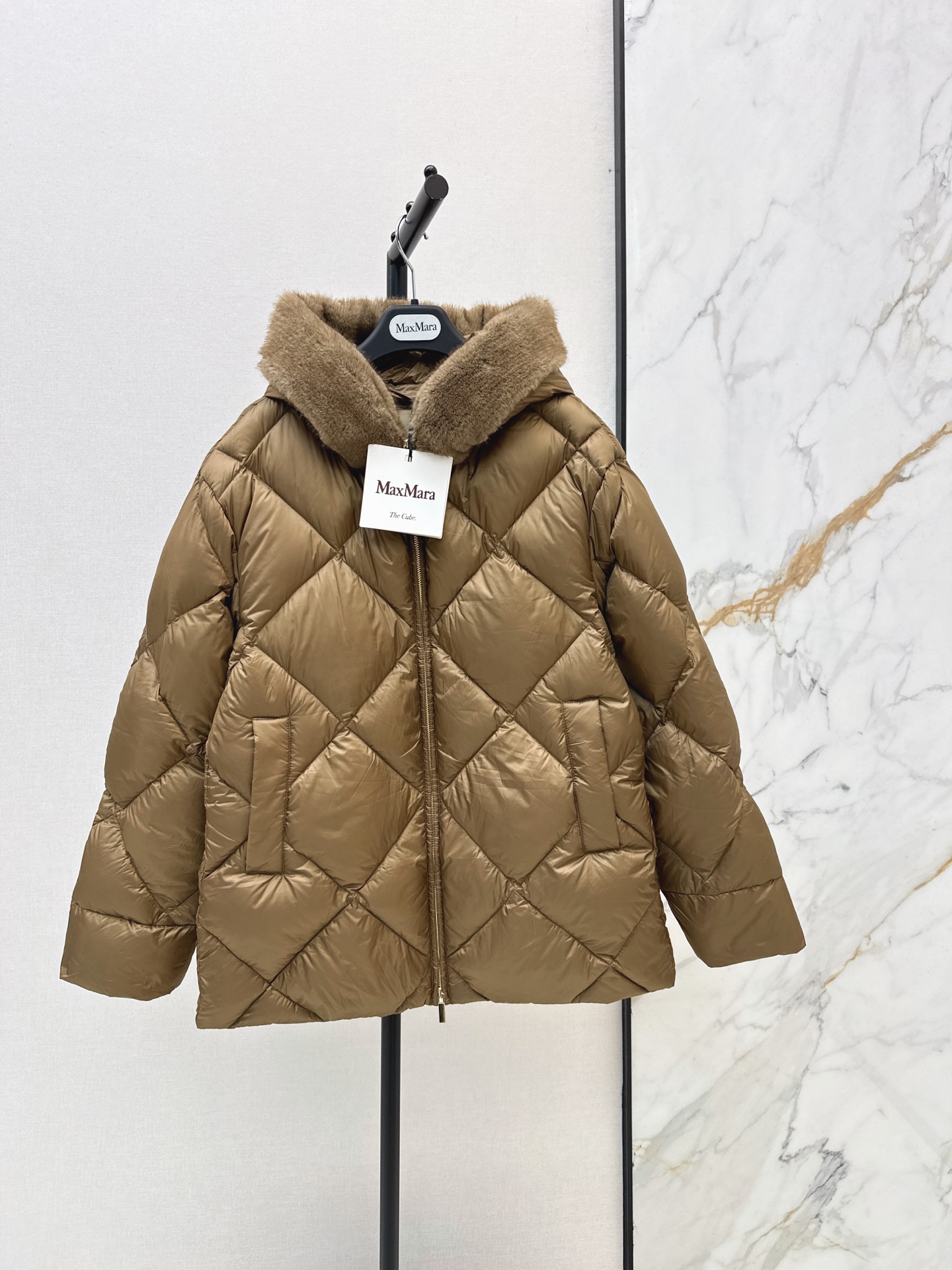 Max 26fw fur-trim down jacket