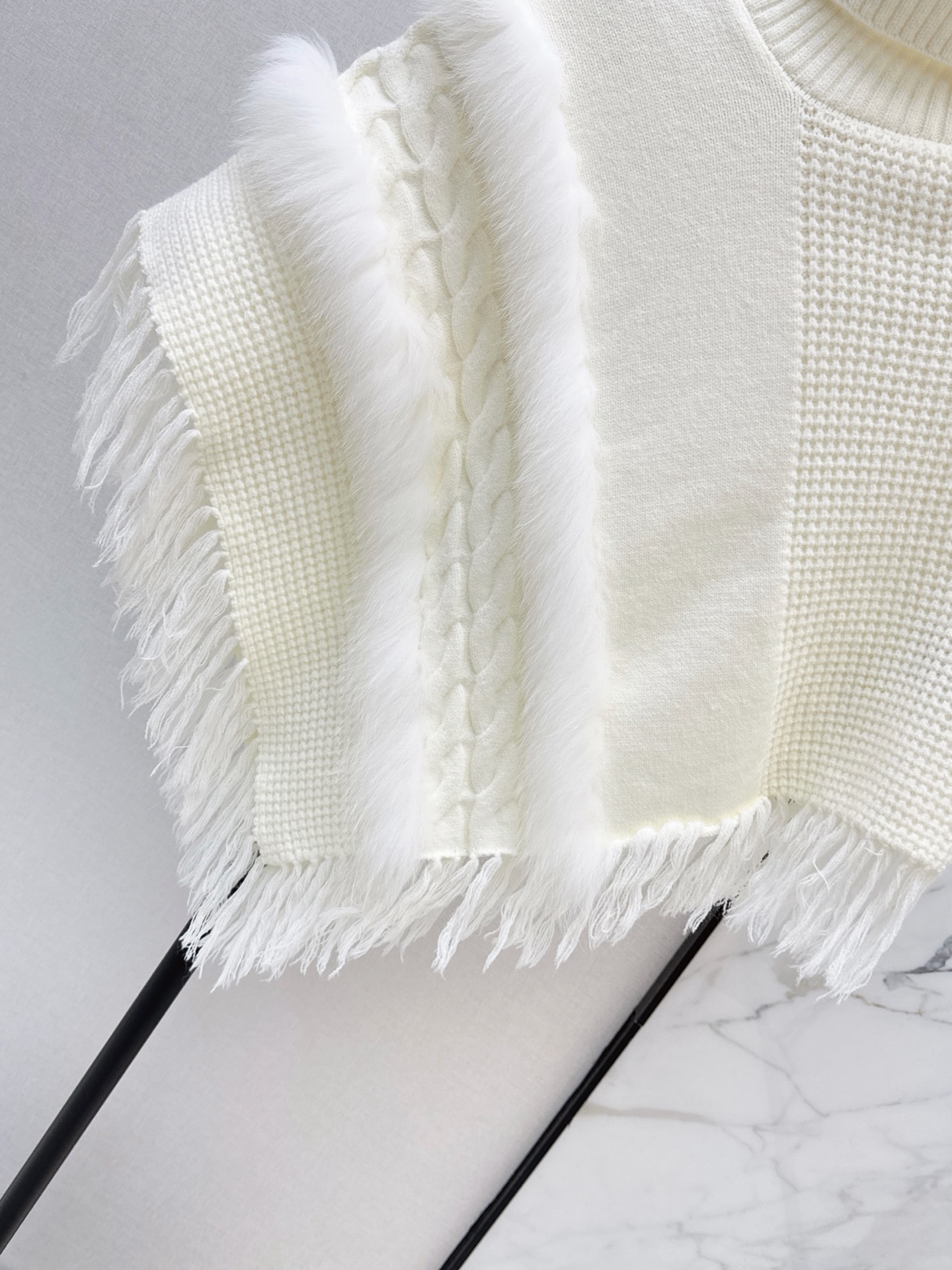 Fen 26fw fur-trim cape jacket
