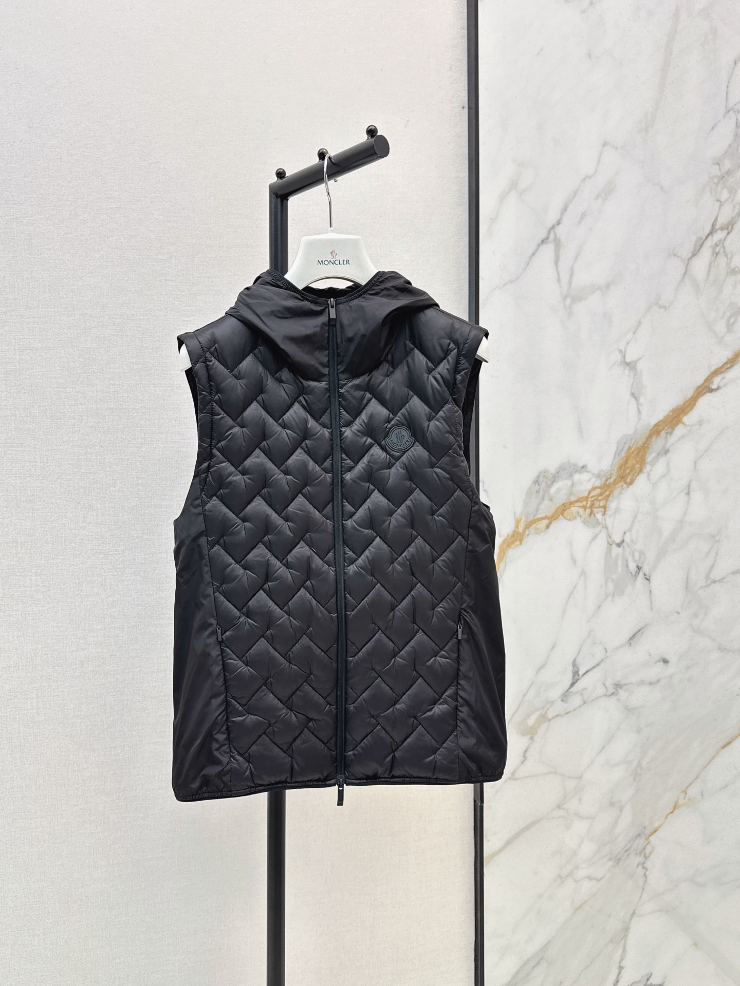 Monc 26fw detachable sleeve hooded down jacket