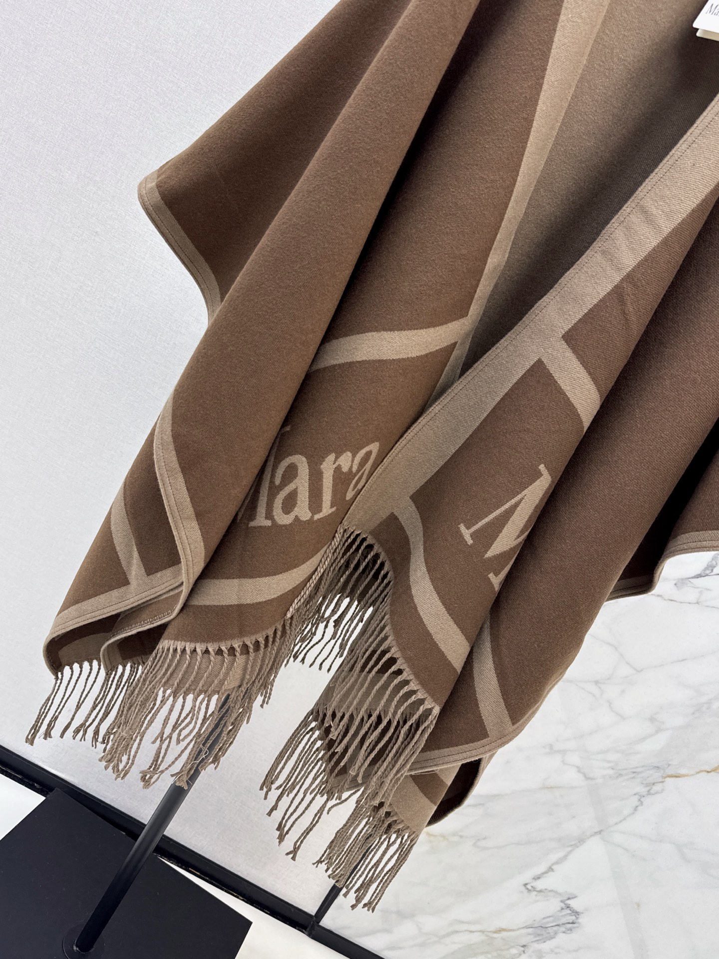 Max 26fw jacquard shawls