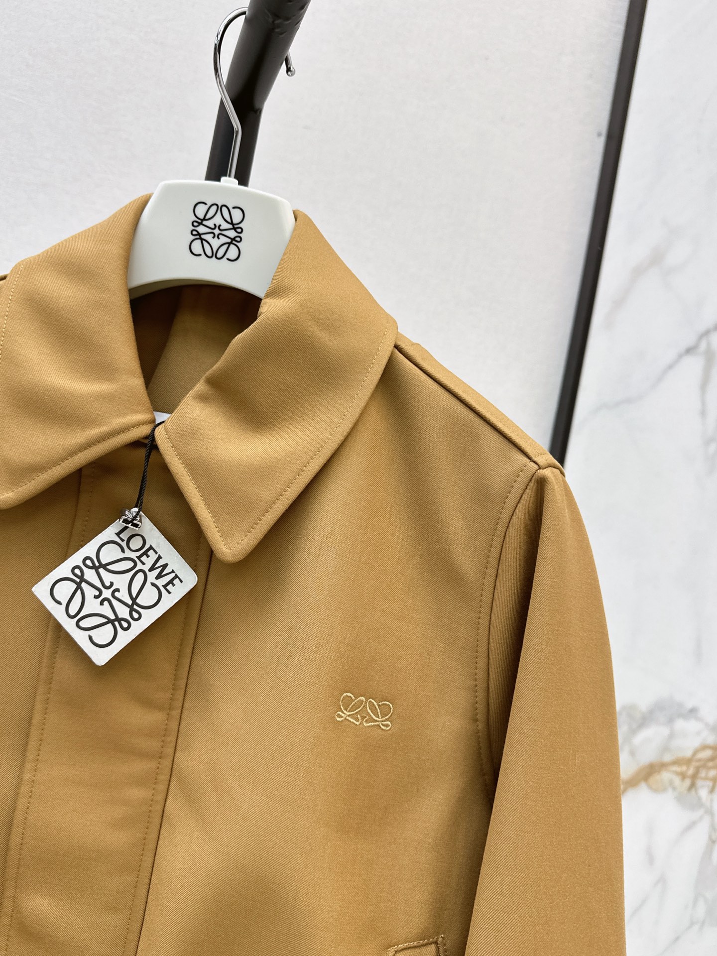 Loe 26fw zip-up jacket with drawstring hem