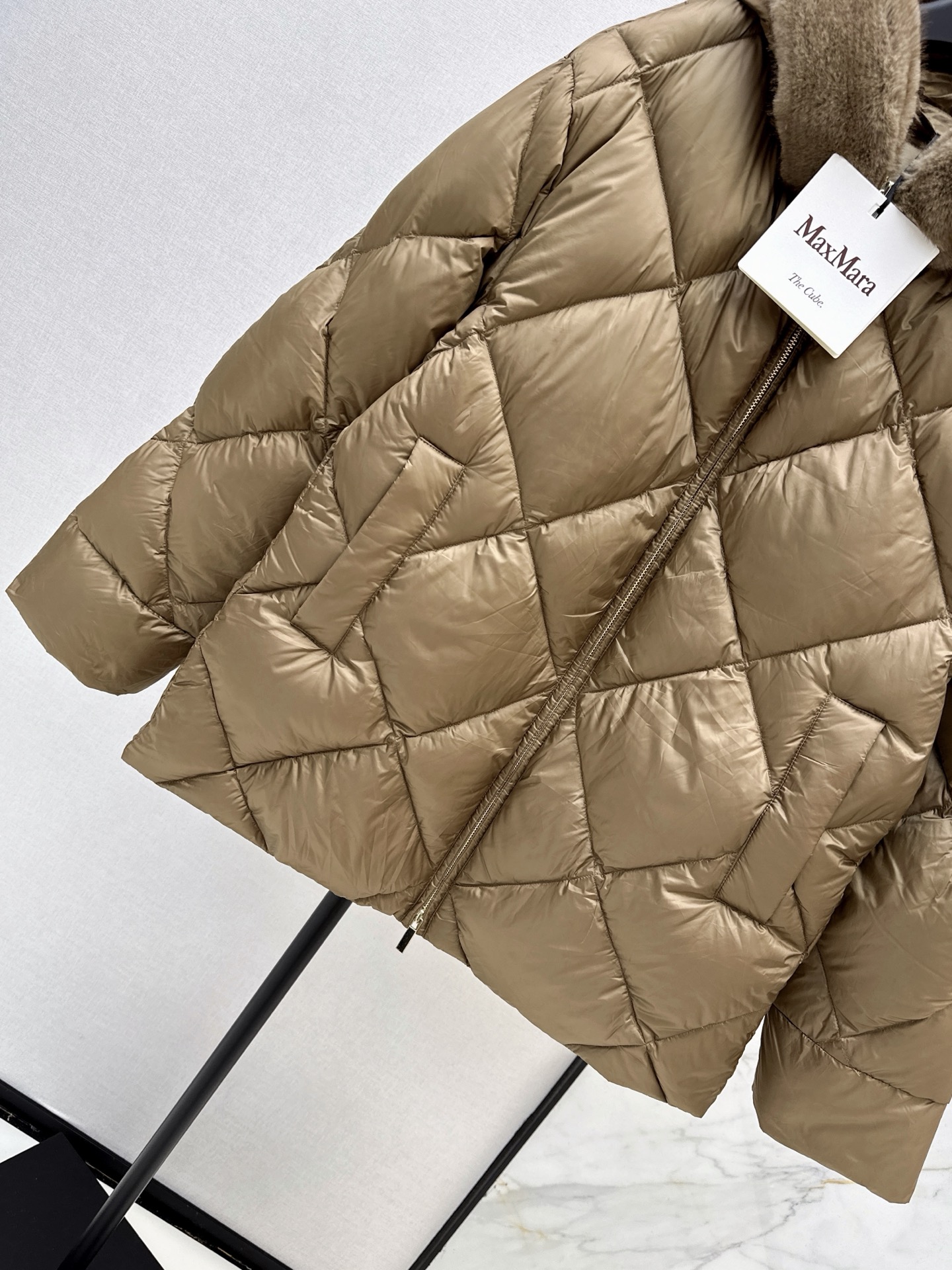 Max 26fw fur-trim down jacket