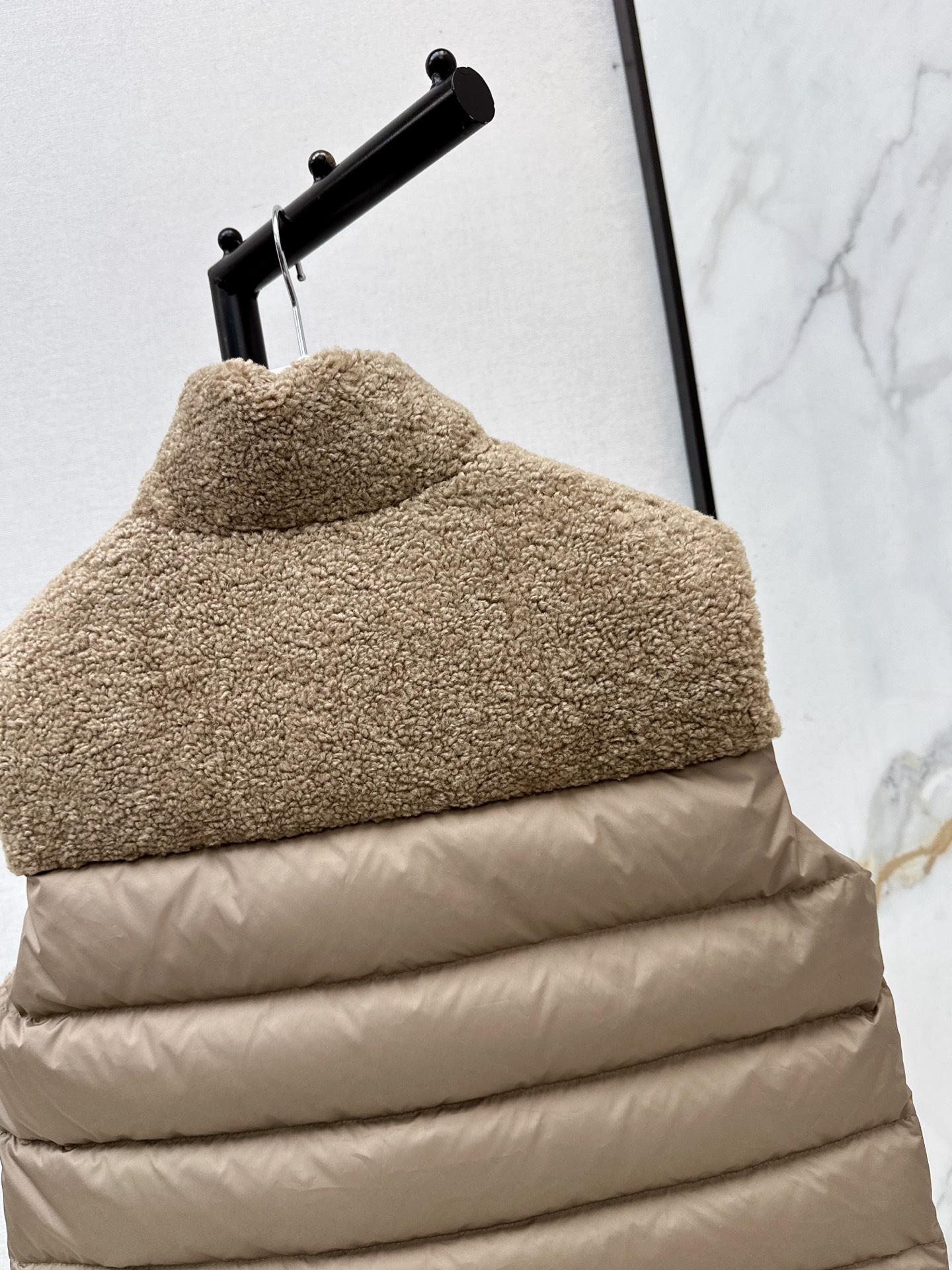 Monc 26fw shearling-fleece down vest