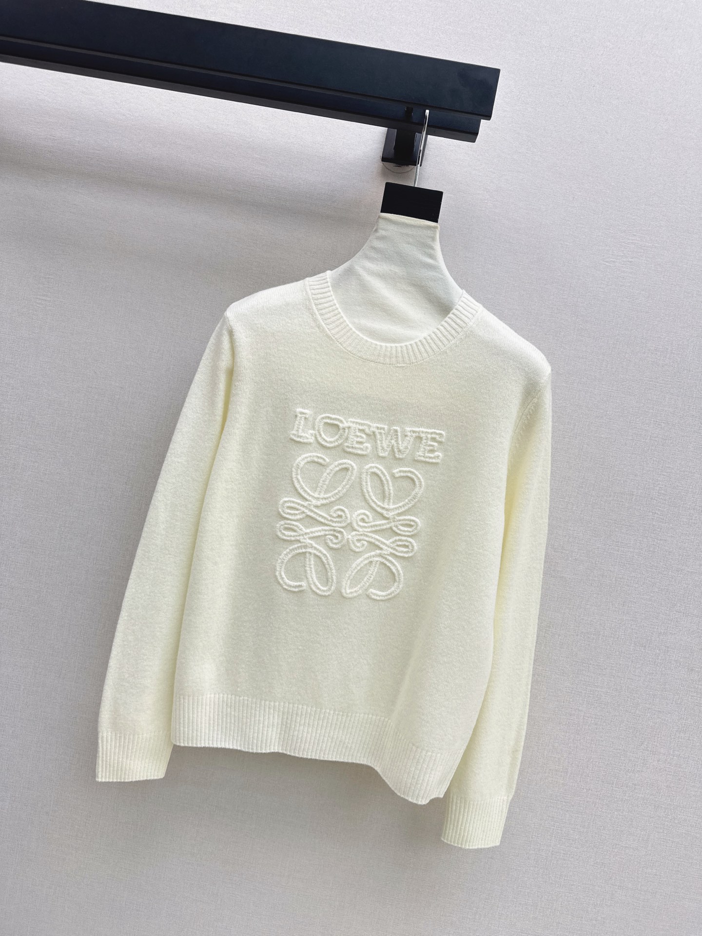 Loe 26fw embroidery sweater