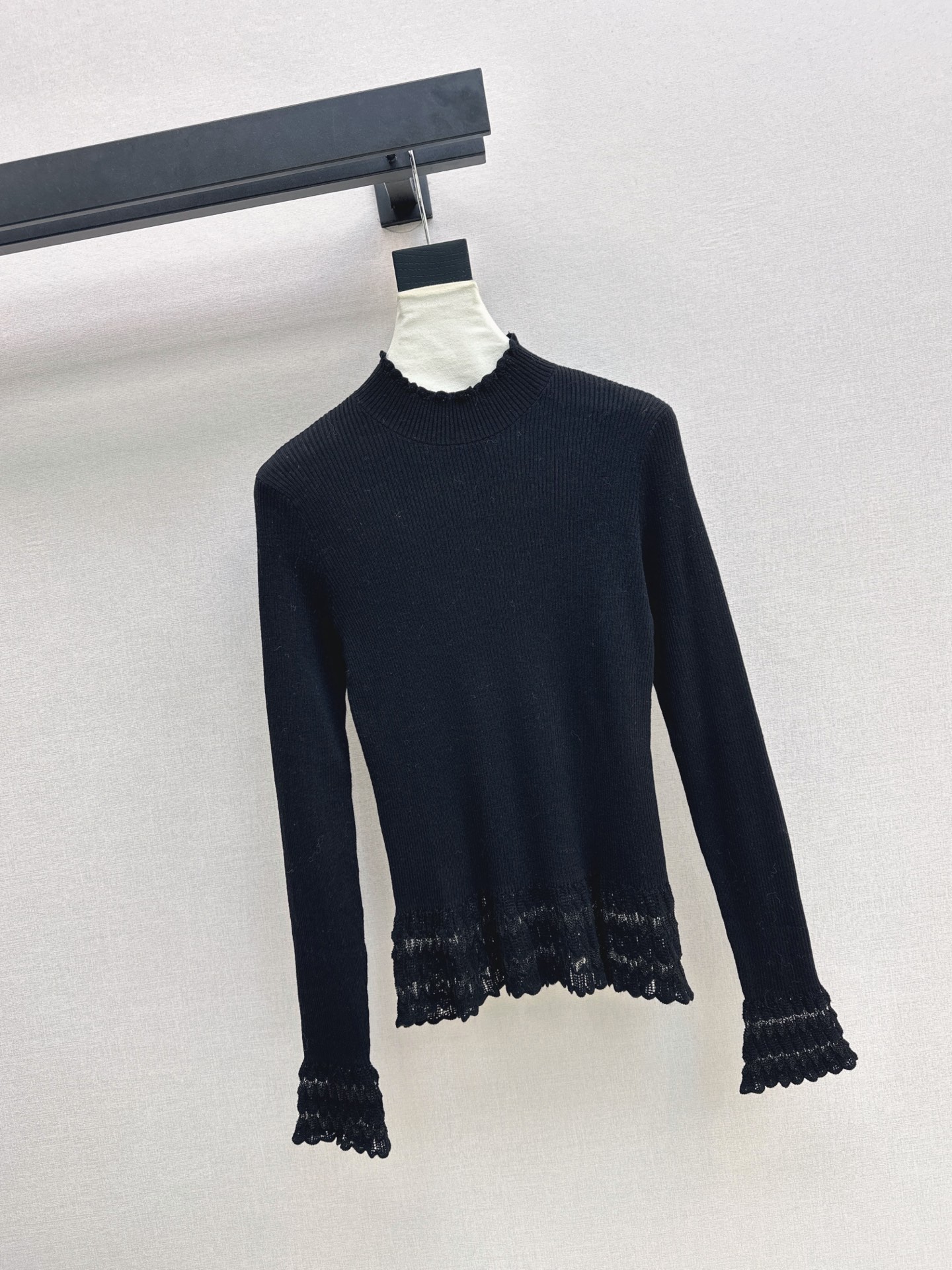 ES 26fw ruffle basic tee
