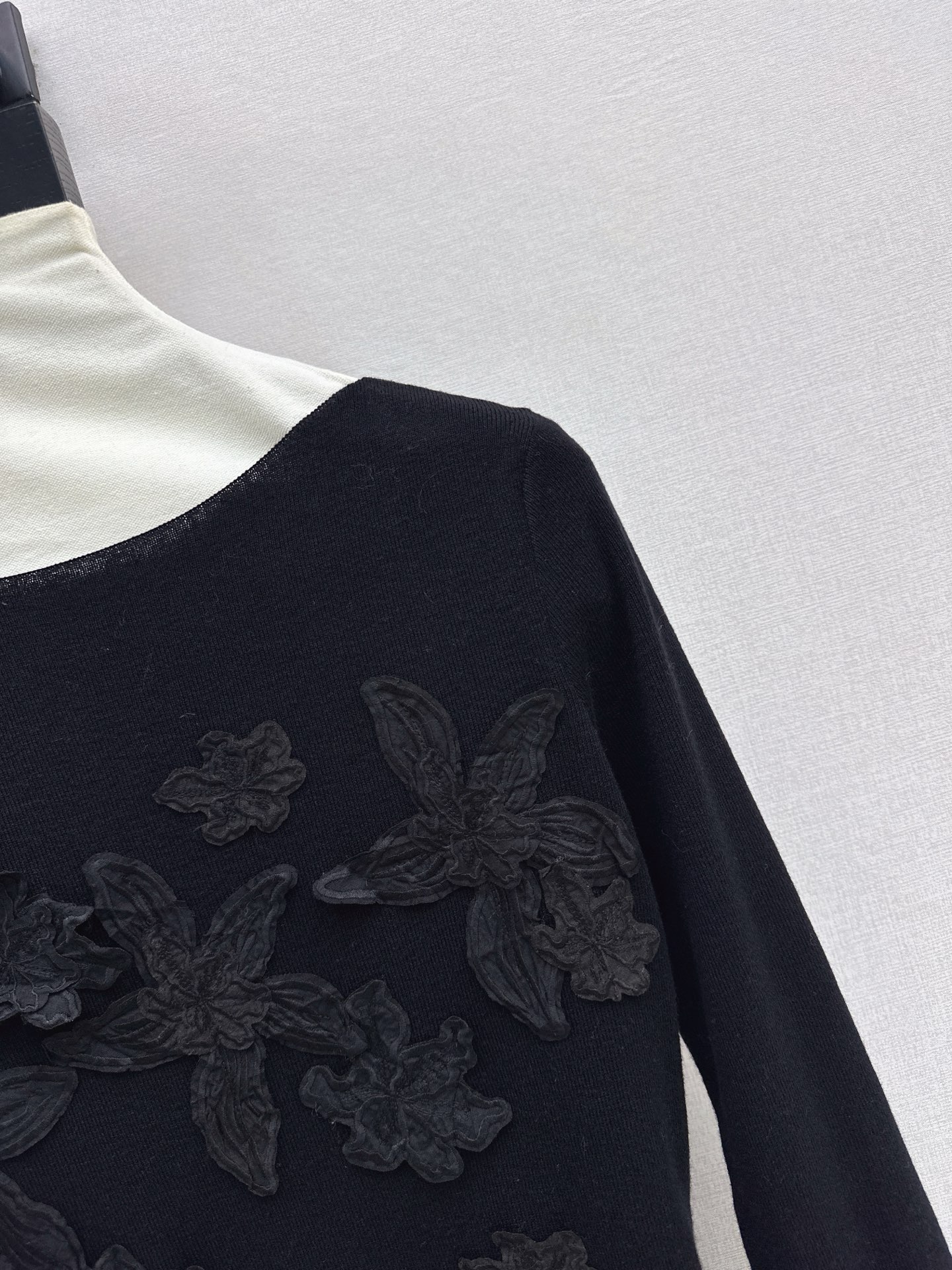 ES 26fw lace embroidery knit sweater