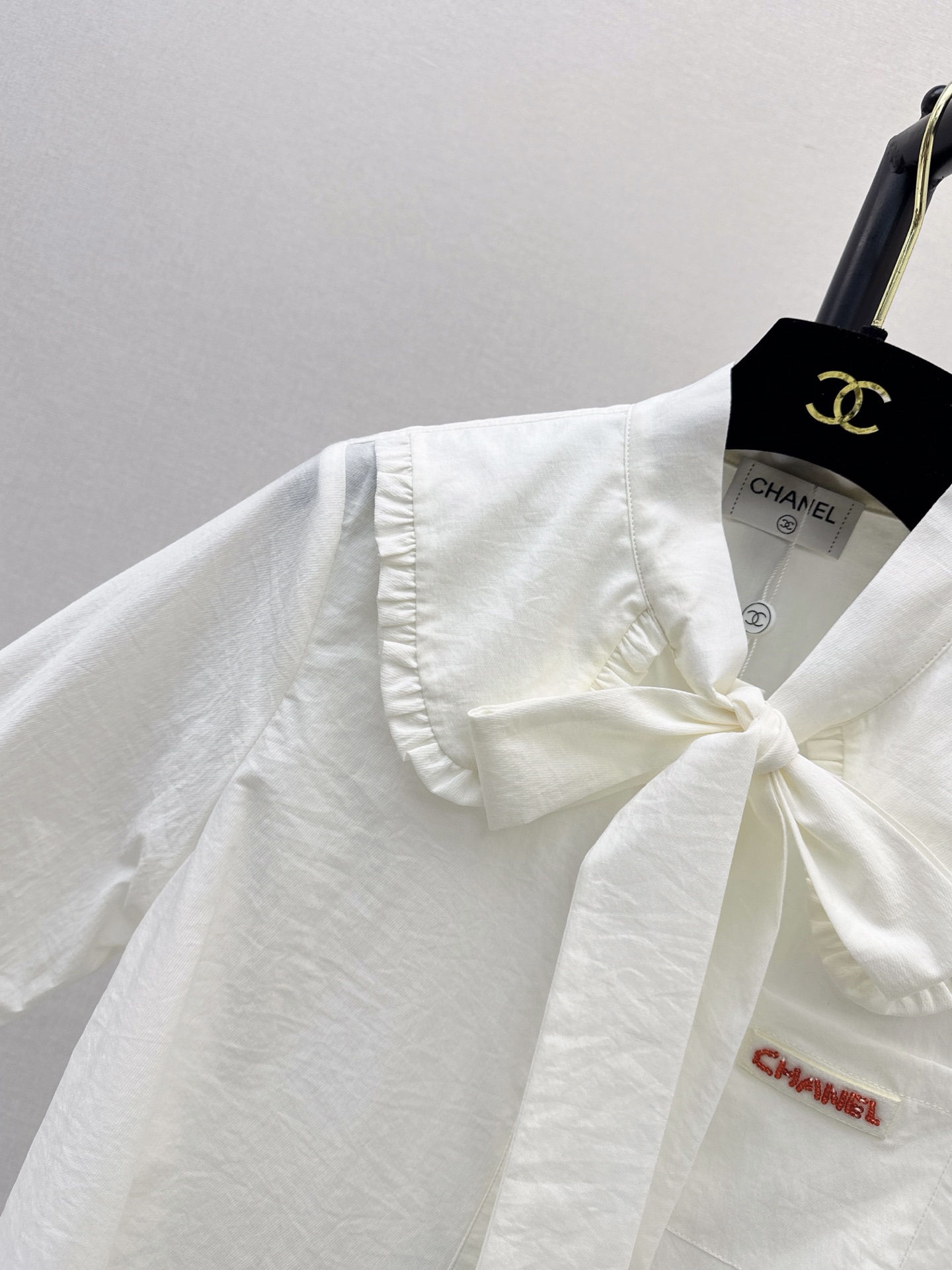 Chan 26fw ruffle ribbon shirt