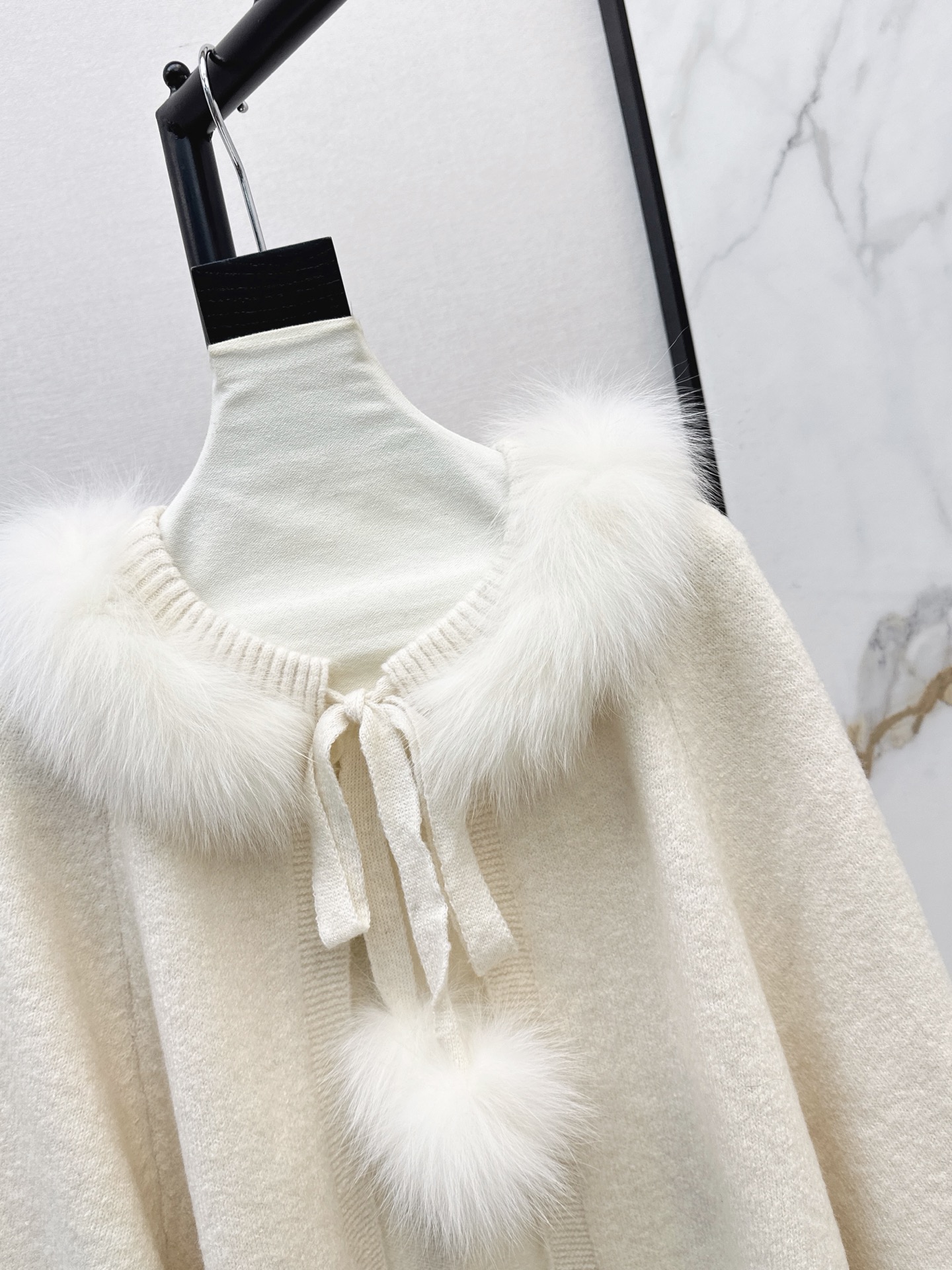 Fen 26fw fur-trim knit cape jacket