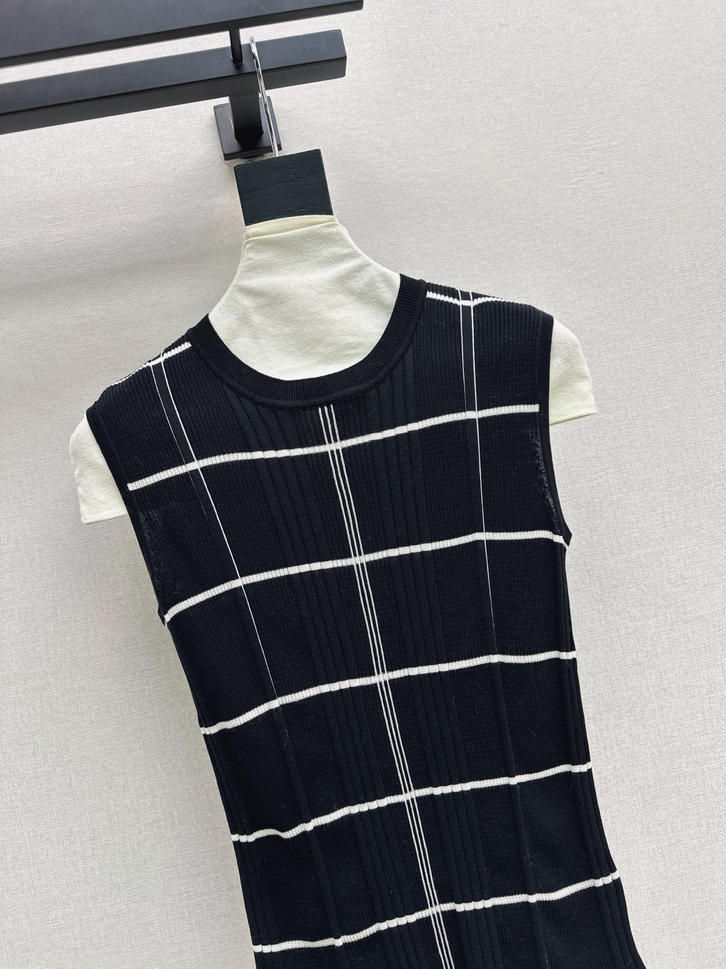 Max 26fw check knit vest