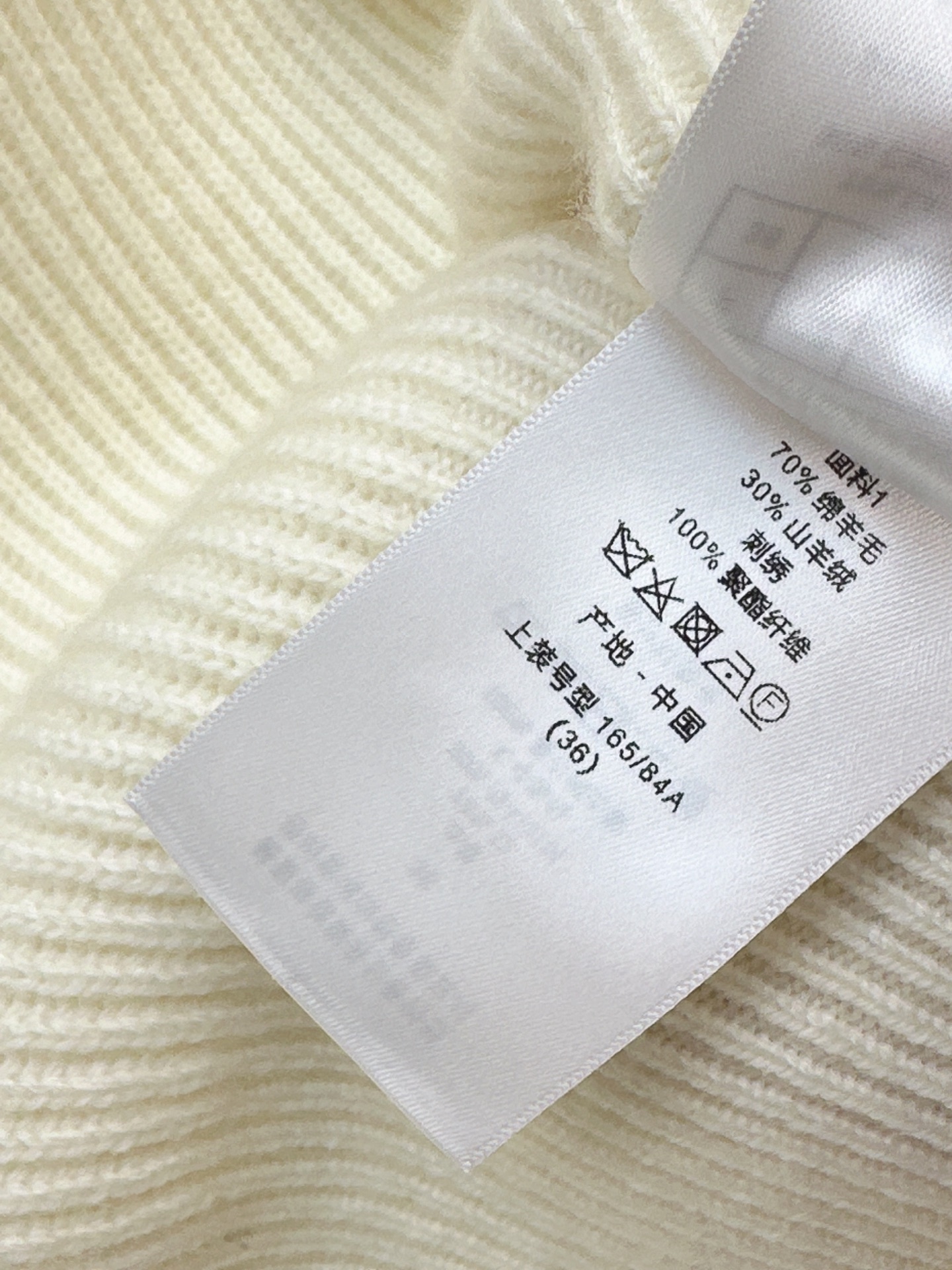 CD 26fw v-neck sweater