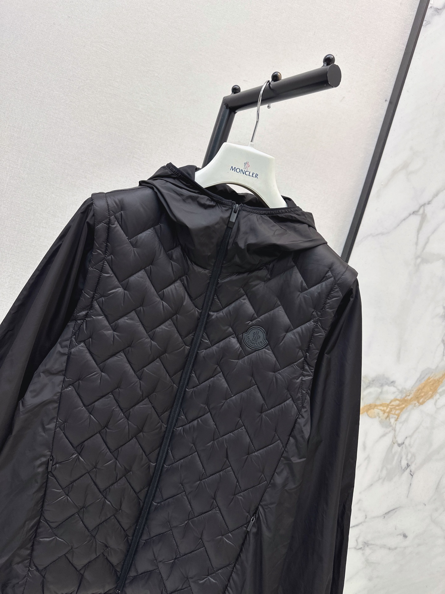 Monc 26fw detachable sleeve hooded down jacket